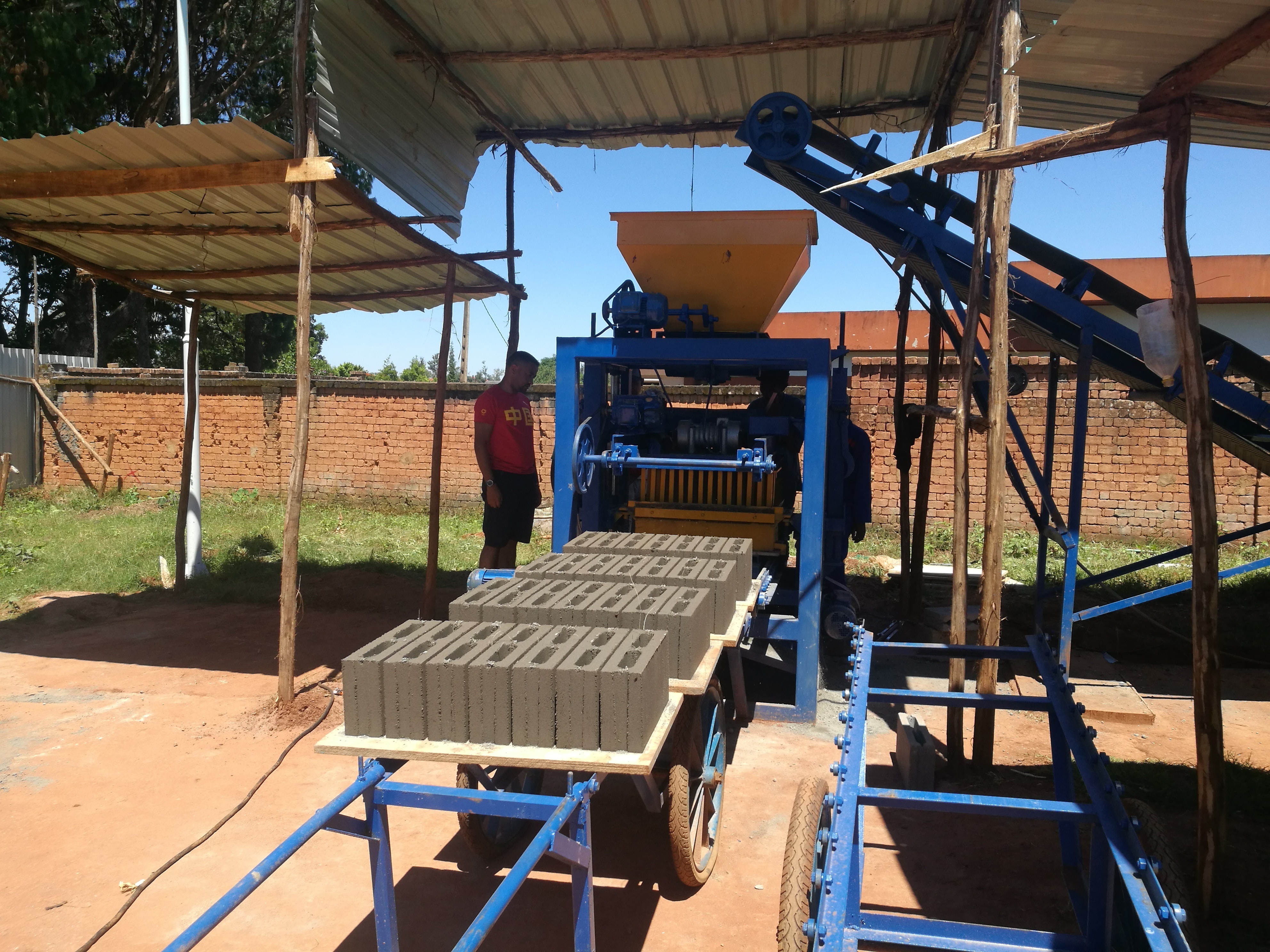 brick maker semi automatic machines hollow bricks machine maker QT4-24 cement block making machine sale in ethiopia