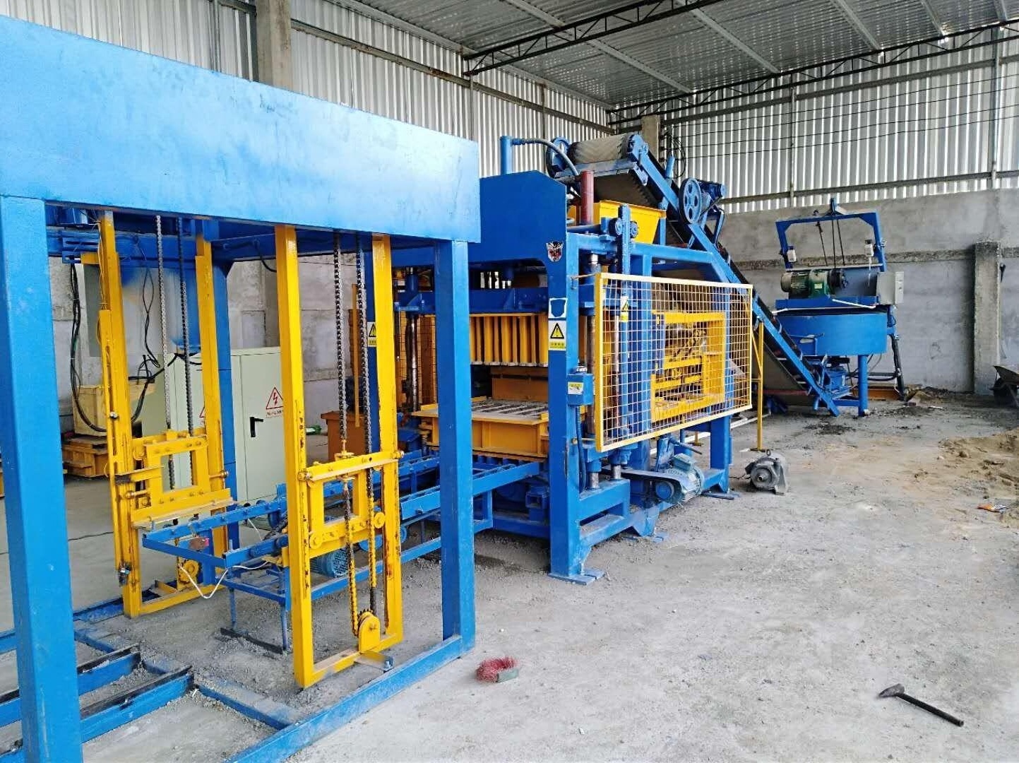 cement breeze block making machine in india QT4-15 concrete block paving machine