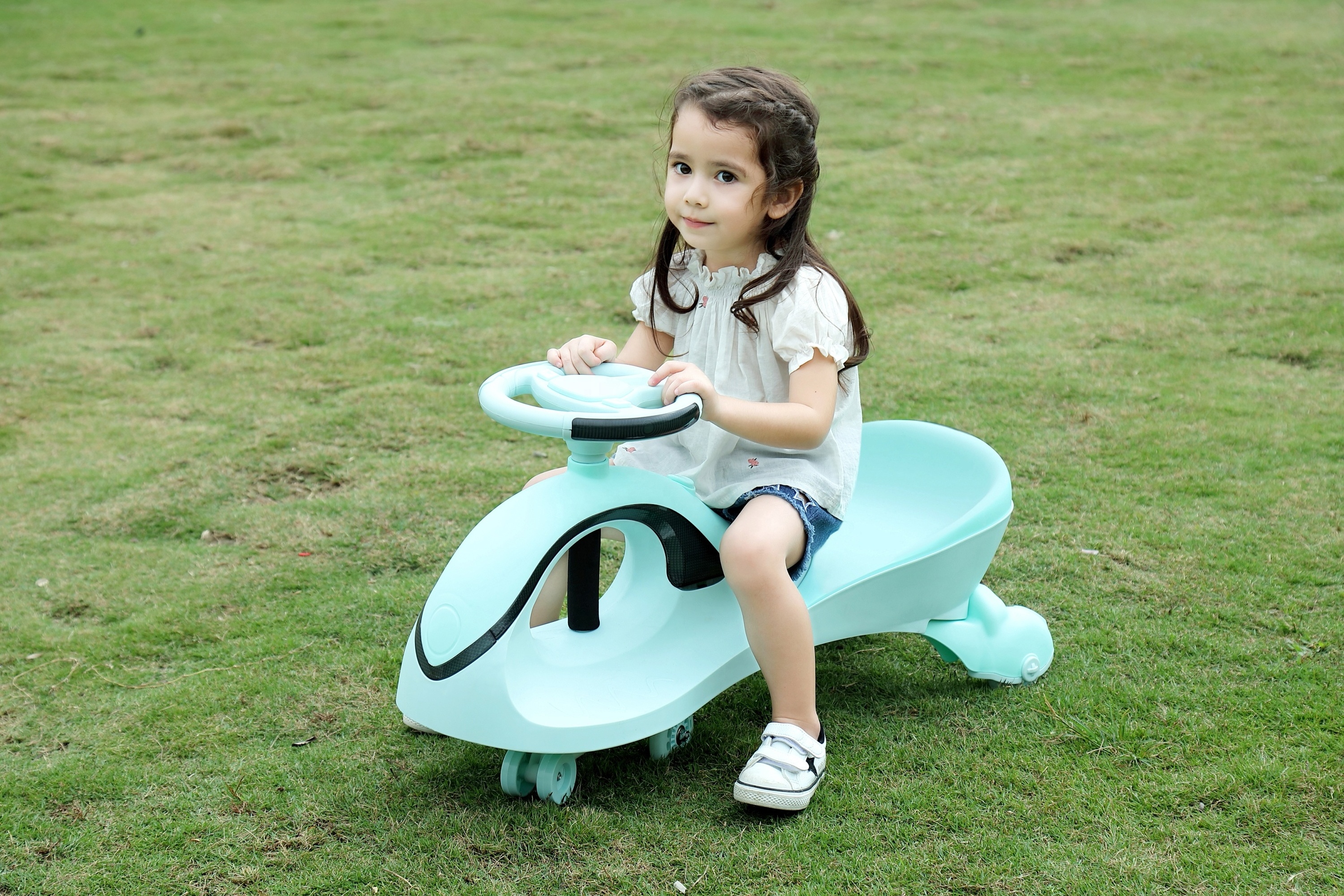 Children twist the car/Wholesale Kids swing car ride on  With Light music for baby/hot selling children Plasma Car