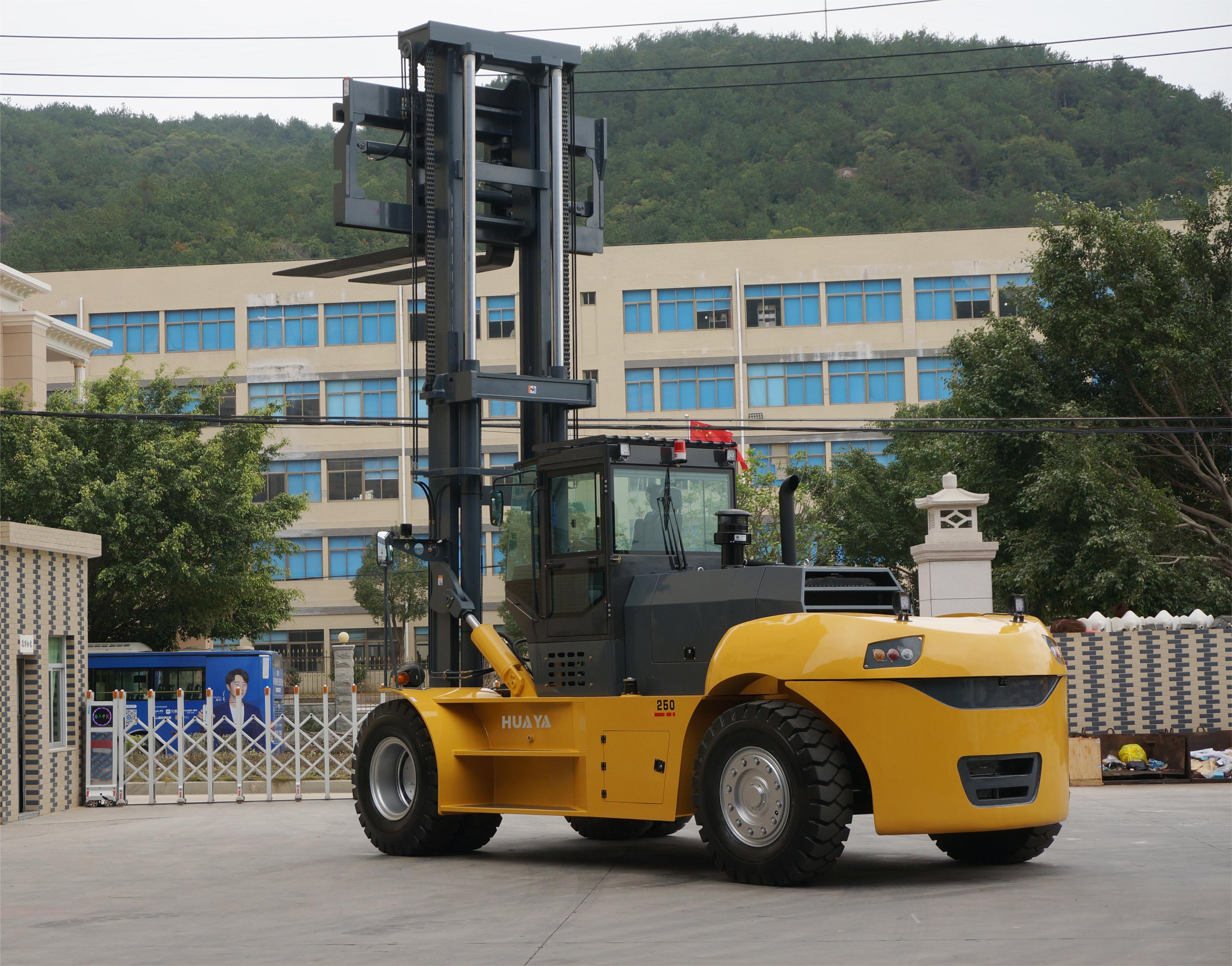 Top Supplier 15 16 20 25 ton forklift price CE ISO Lift Height 3m-7m good quality Japanese engine heavy duty forklift diesel