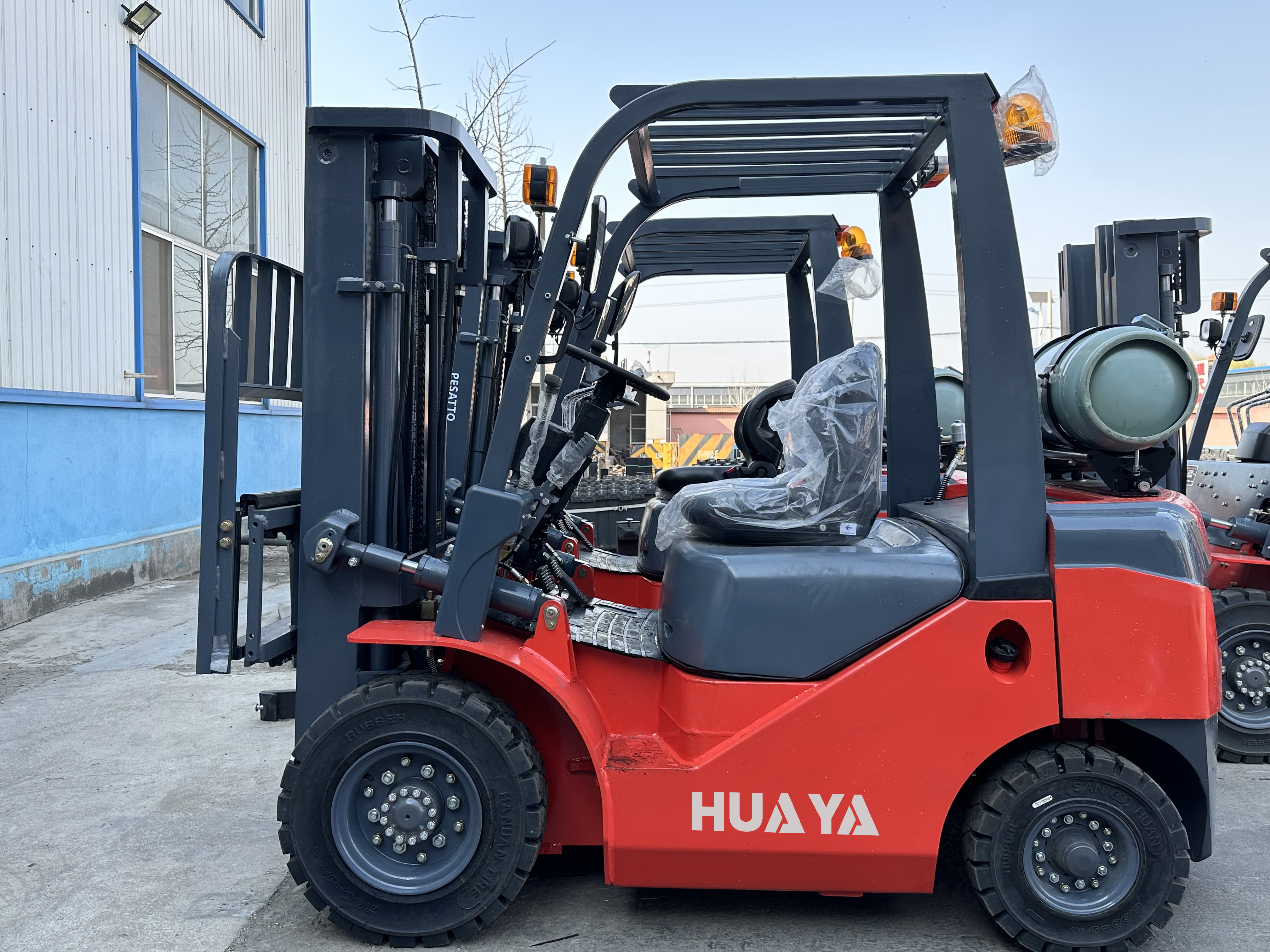 China HUAYA 3 ton 2 ton CPCG30 Double pipe liquefied petroleum gas lpg gas 3000 kg propane Gasoline forklift Optional Nissan K25