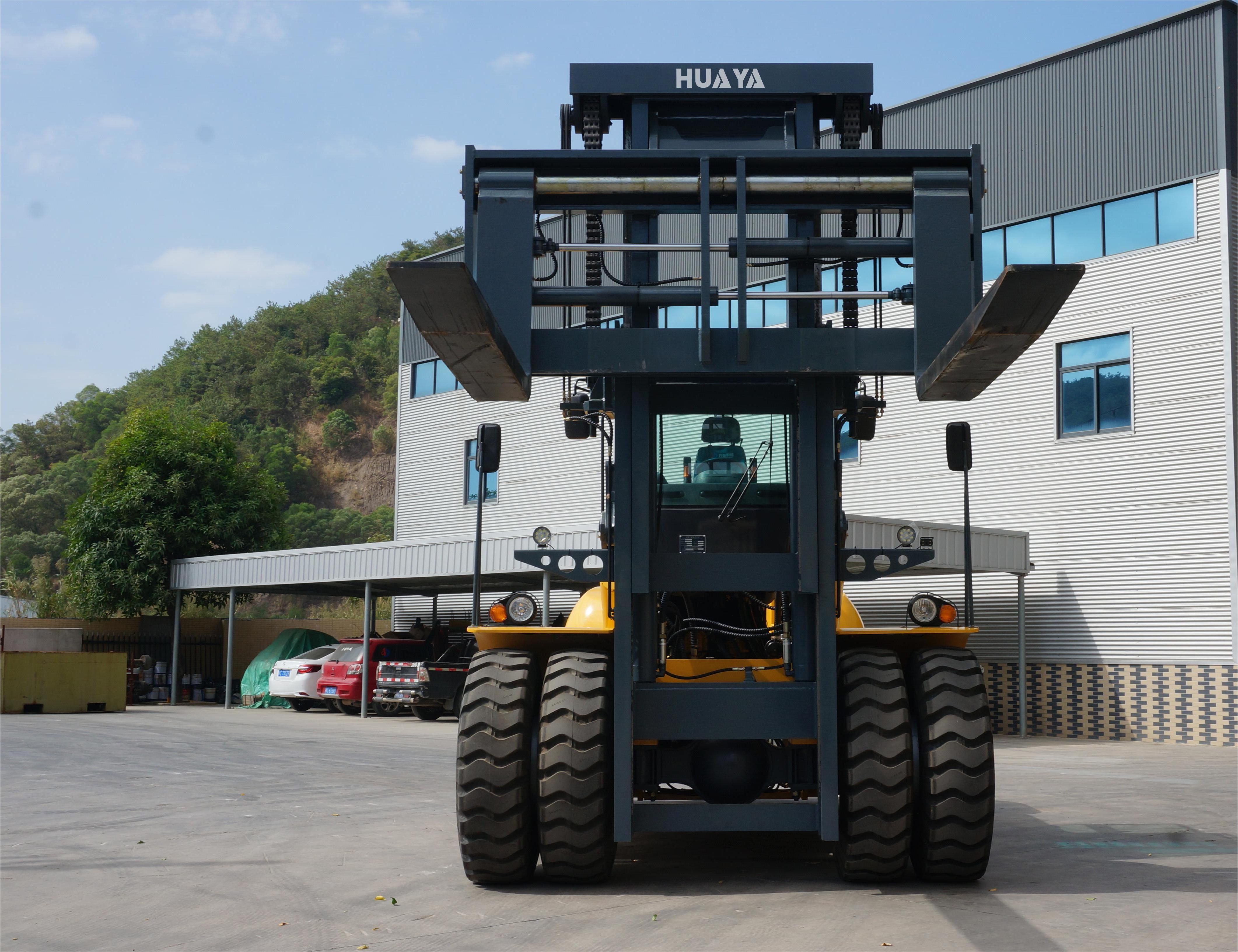 Factory price 30 ton 35 ton forklift diesel rough tire Reliable engine triplex mast side shifter  maximal forklift Outdoor Use