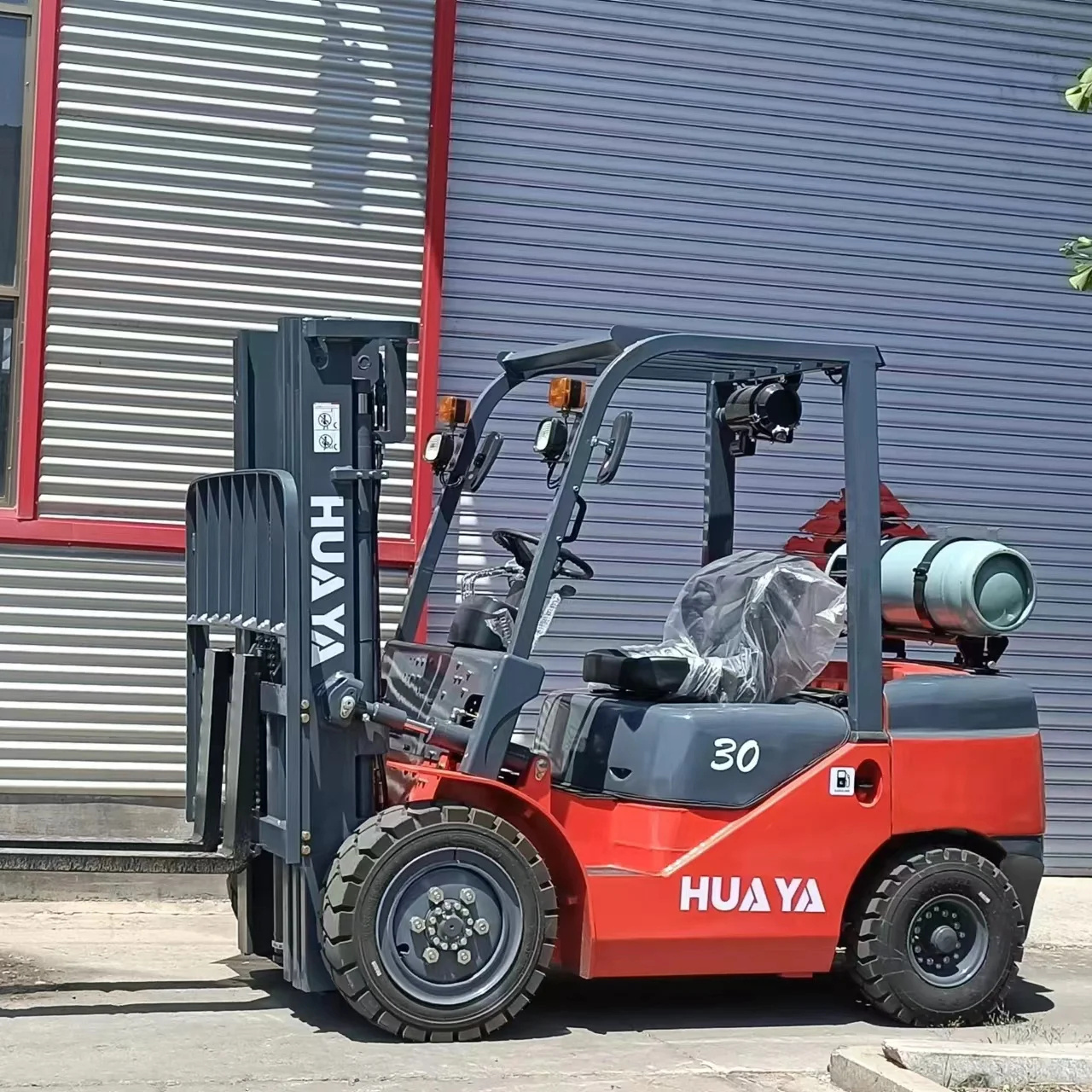 Best price lpg gas forklift 3 ton 3.5 ton 5 ton Reliable EPA Eur5 engine triplex mast side shifter propane fork lift solid tire