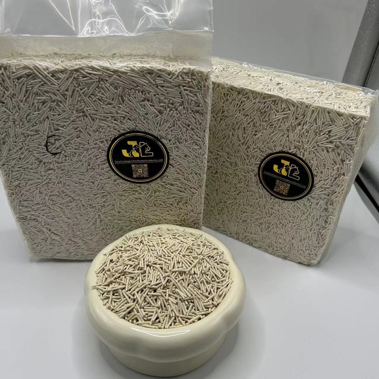 Tofu cat litter made from soybean byproduct is an eco-friendly clay-alternative that absorbs odors in a cat's litter box.