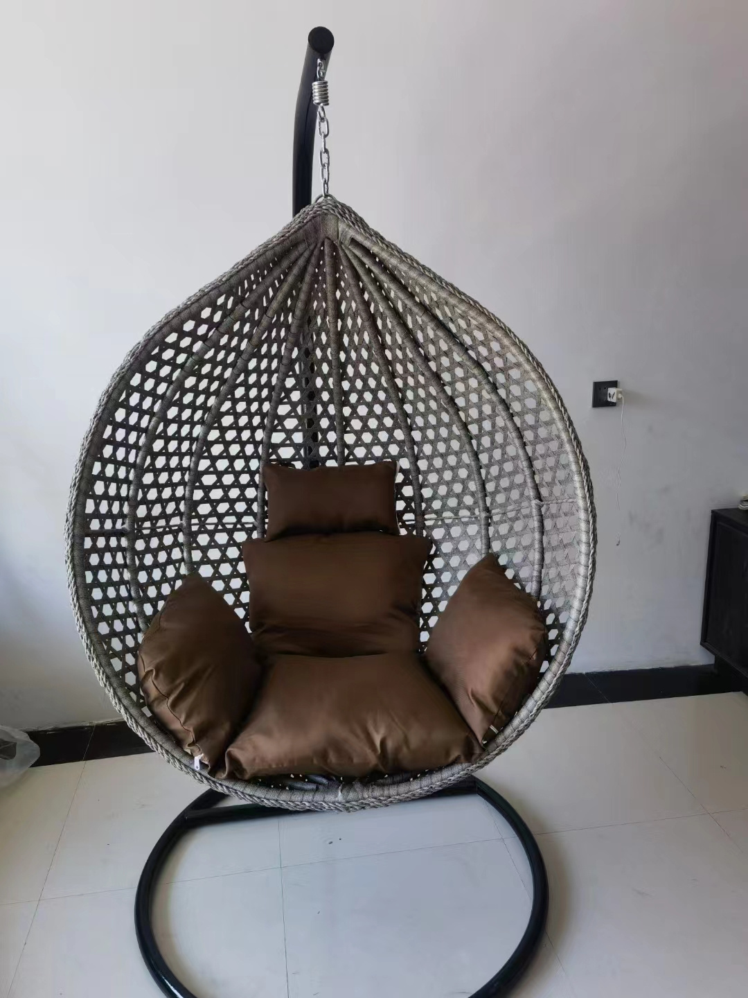 Wholesale PE Rattan Metal Stand Patio Hanging Swing Egg Chair single Seated Garden Outdoor Wicker Cocoon relax hanging chair