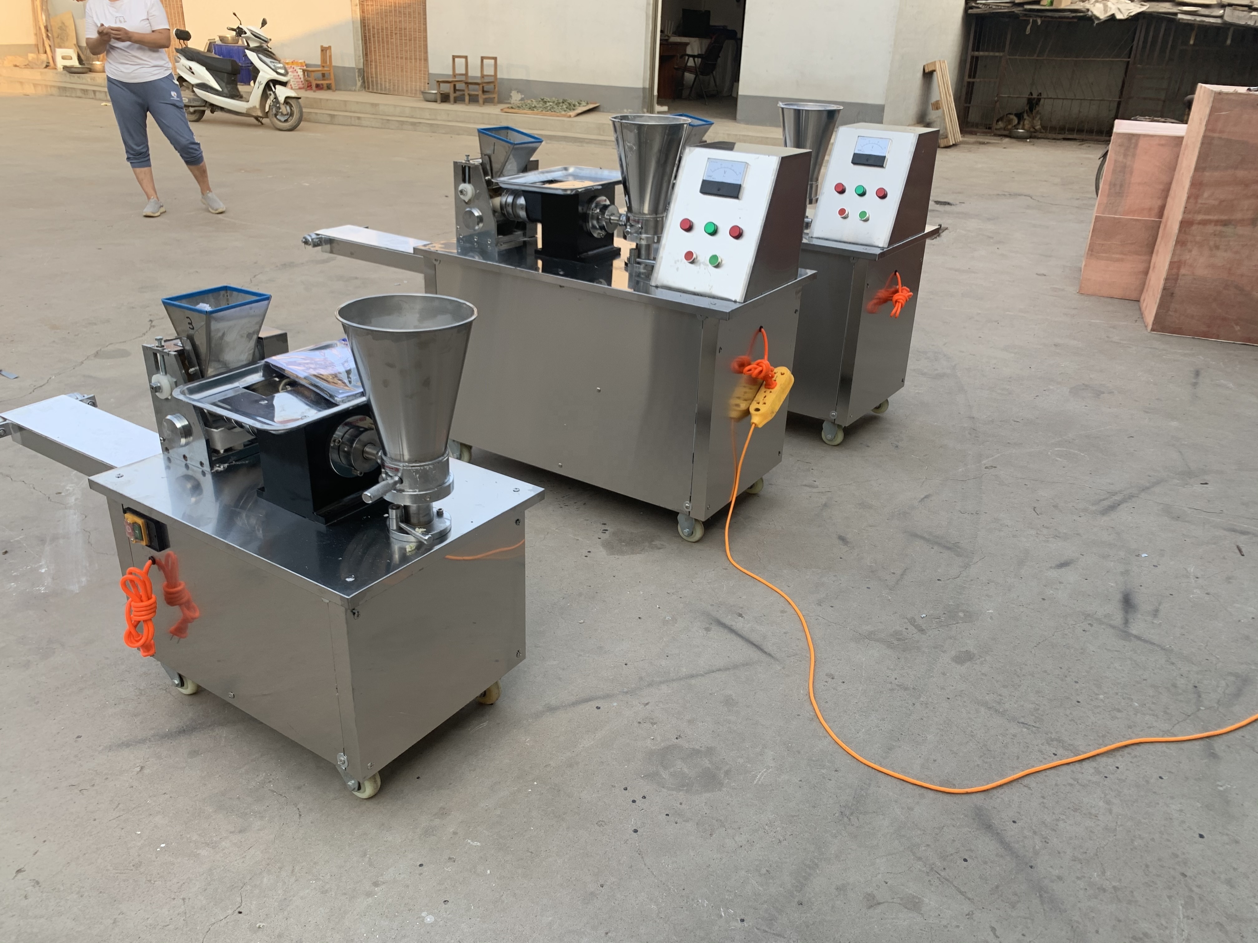 Automatic large scale dumpling empanda making machine for sale