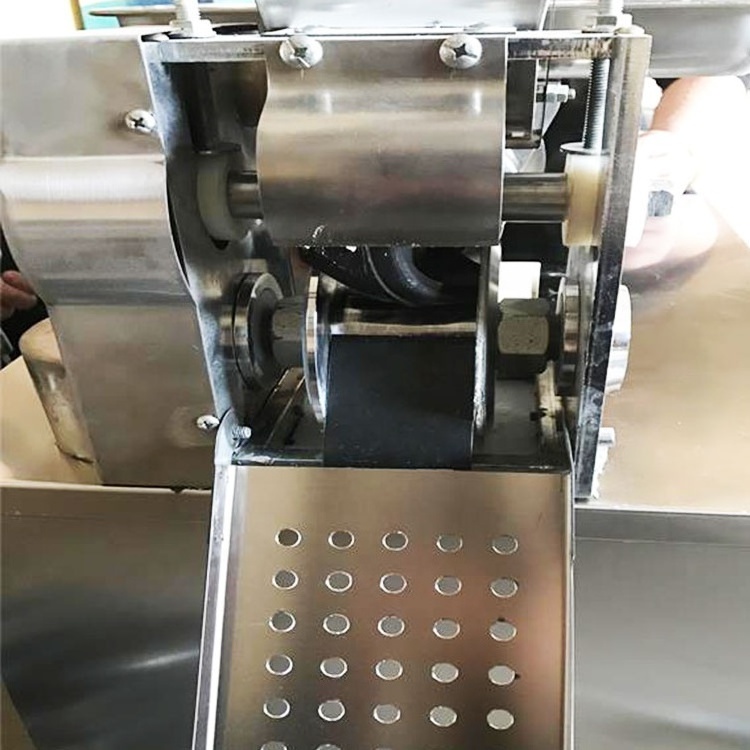 Automatic large scale dumpling empanda making machine for sale