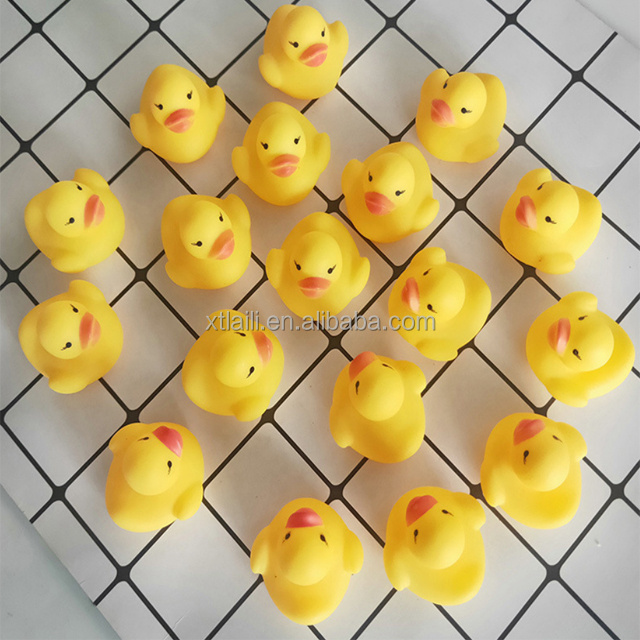 High Quality Children's  Water Jet Pirate Duck Baby Bath Toy Boy And Girl Playing Water Toy Fountain Duck