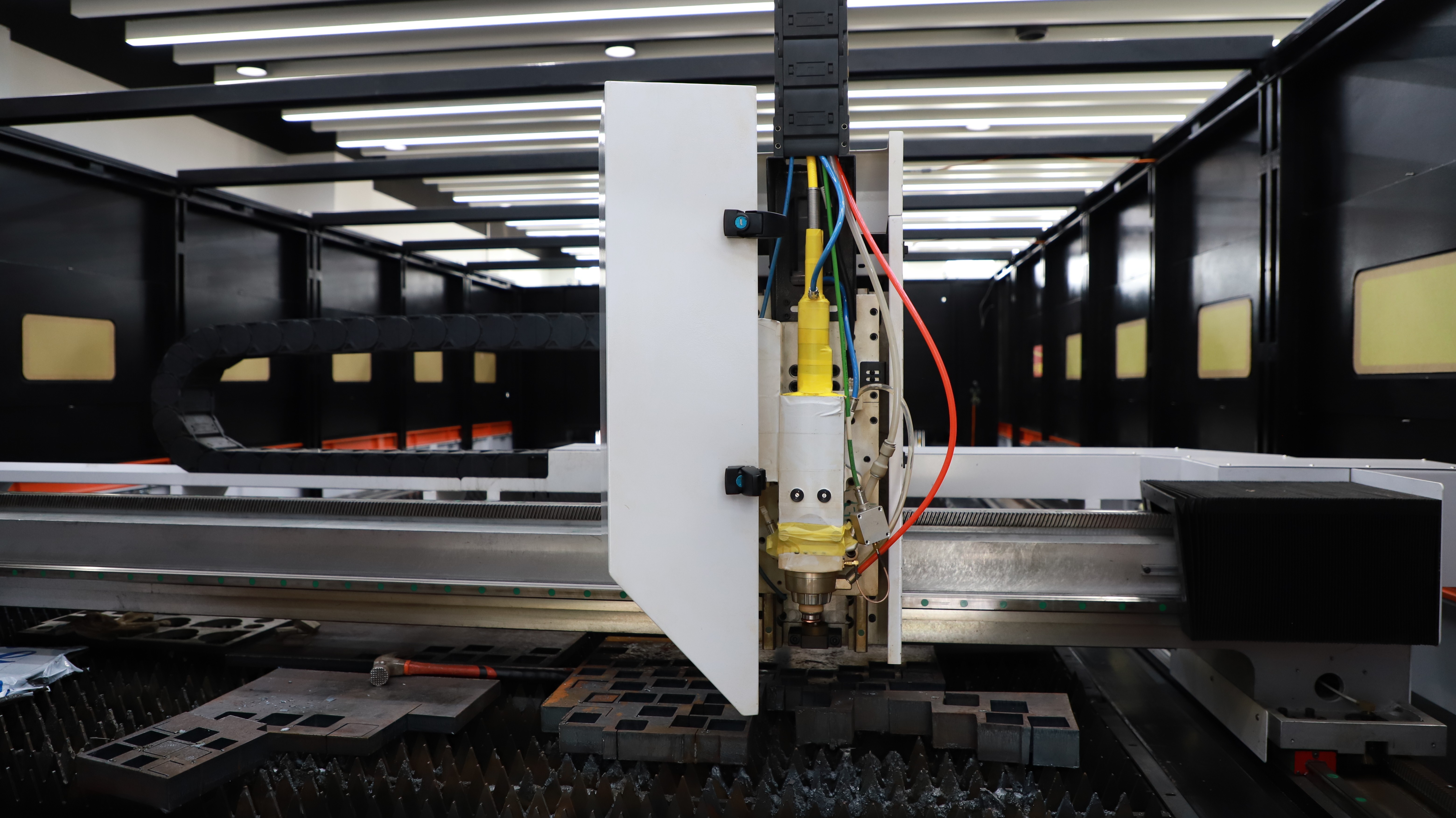 10kw,12kw,15kw cnc laser cutting machine fiber price