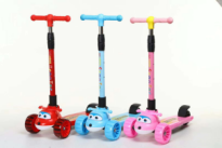 Adjustable Children's Electric Scooter with 3 LED Wheels Kick Toy for Baby Steel Body Material