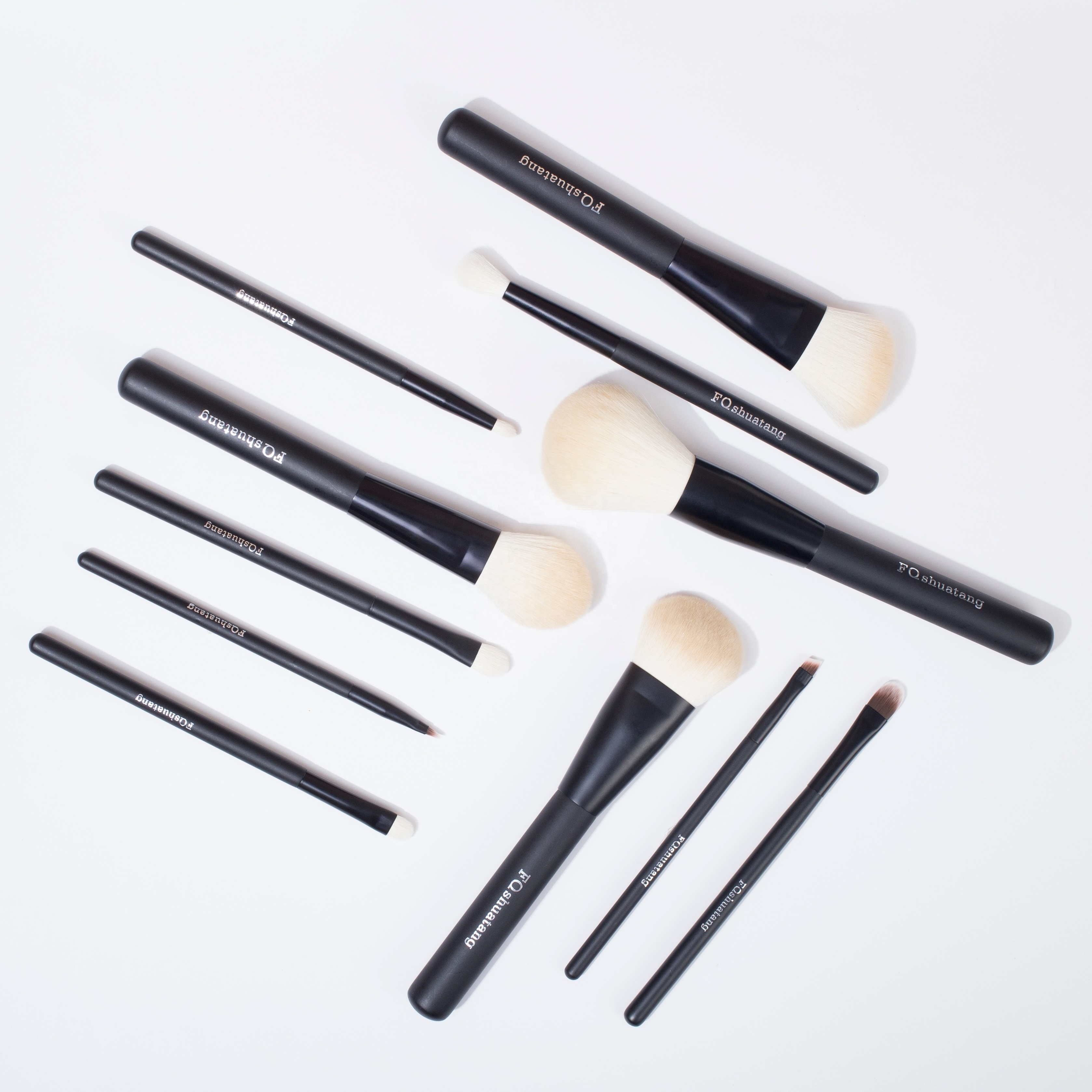 12pcs Personalized wooden handle professional Lip gloss makeup brush set