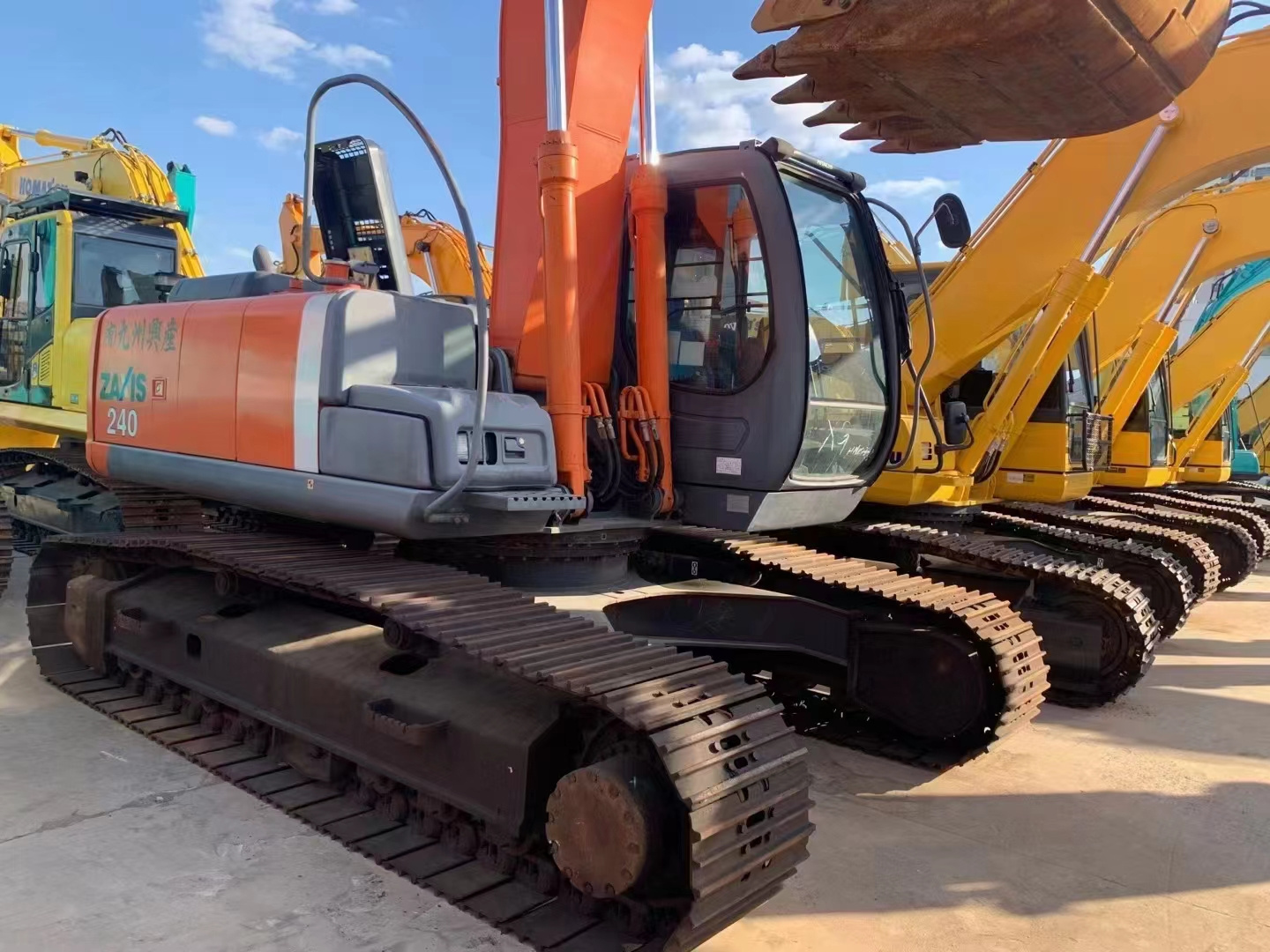 Shanghai professional sale used hitachi excavator machine zx240 24 ton used excavator auction