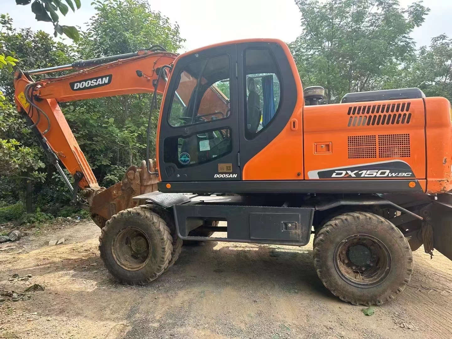 Rubber tyre 15 ton used excavator for sale Doosan DX150W DX150W-9 DH150W-7 wheeled digger excavators