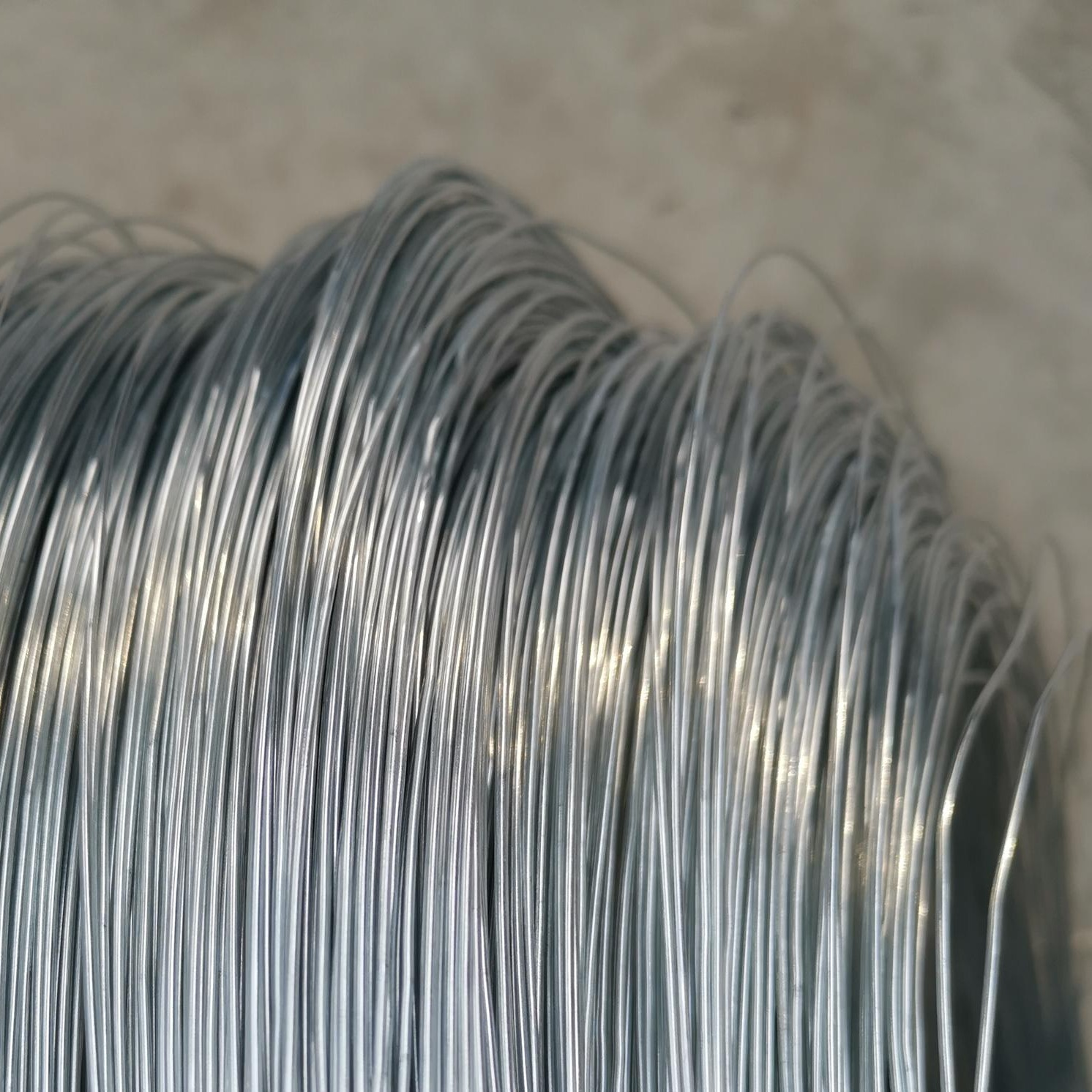 Low carbon steel hot dipped galvanized iron/steel wire with anti corrosion resistance for making wire mesh and binding wire