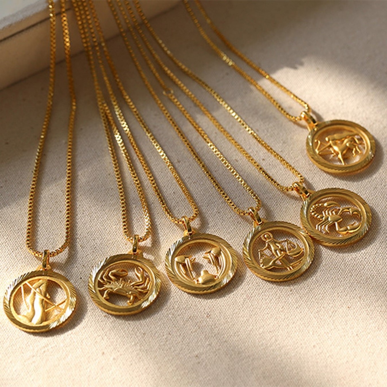 18K Real Gold Plated Scorpio Leo Horoscope Necklaces Stainless Steel 12 Zodiac Sign Circle Pendant Necklace For Women Jewelry