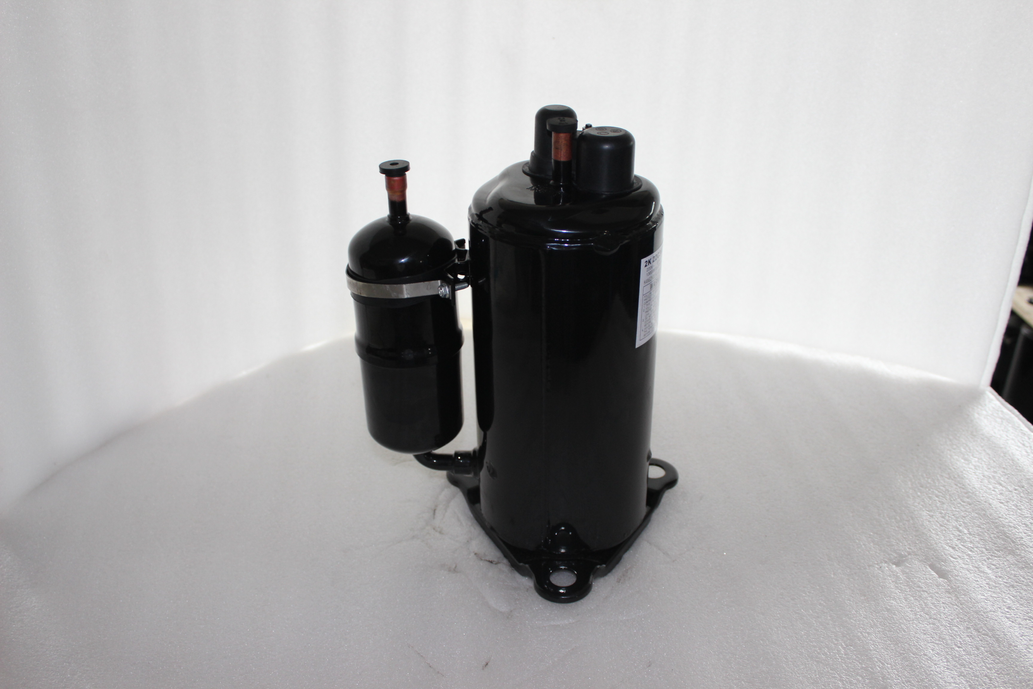 12000BTU refrigeration compressor rotary compressor 220V R22 1ton