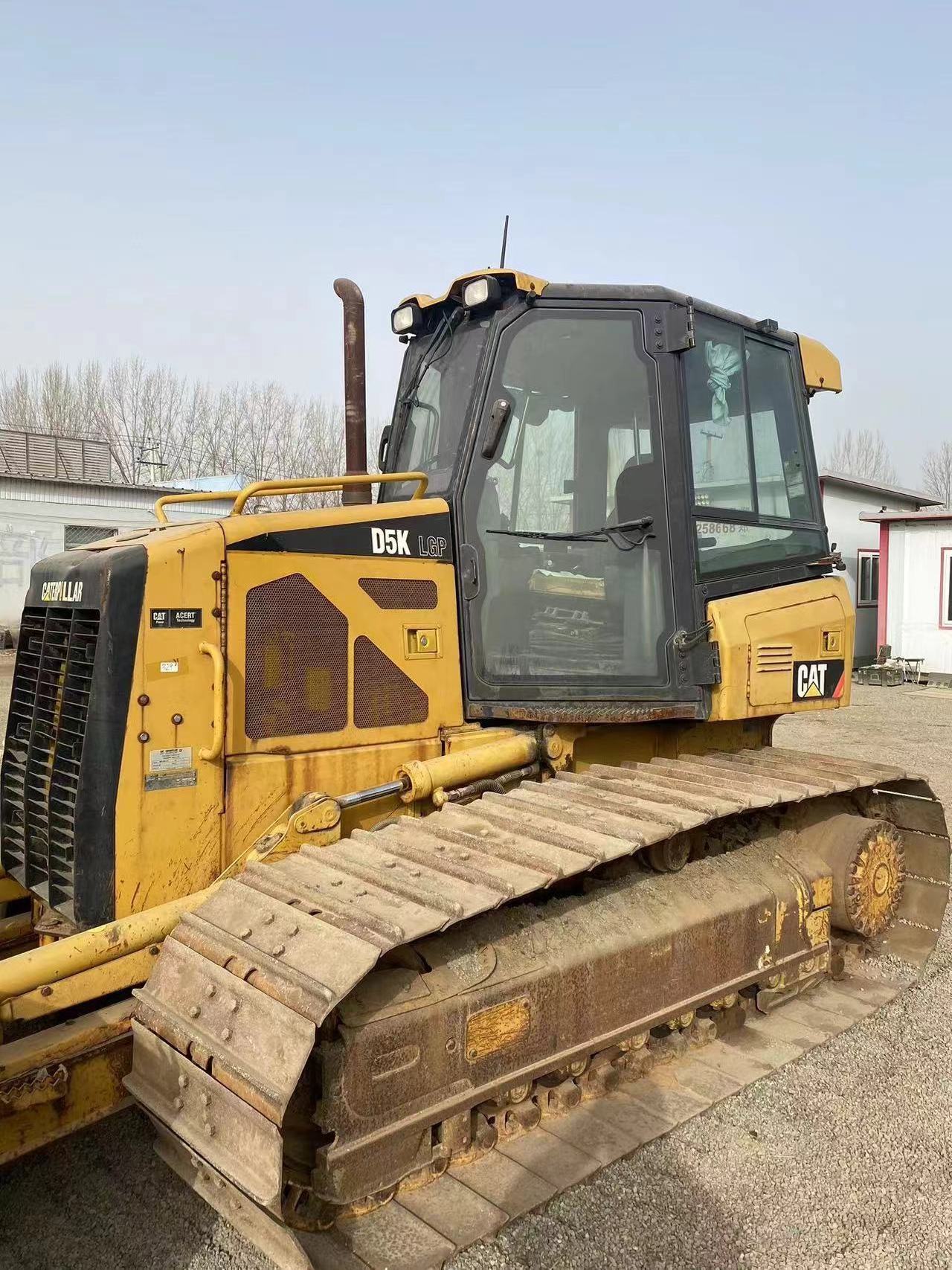 Good quality USED bulldozer Cat D5K crawler dozer cheap for sale