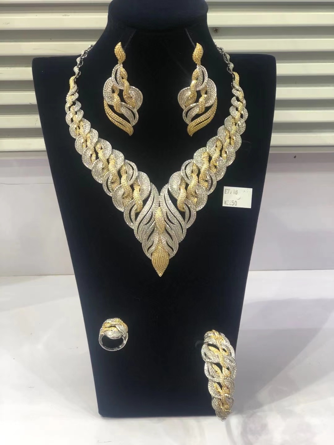 xuping jewelry Dubai Luxury Custom Full Diamonds Free Shipping Free Sample 24k Gold Plated Bridal Wedding Jewelry Set