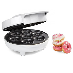 Electric Non-Stick Small smart kitchen appliance Hot Selling round cupcake egg donet nutty momelette waffle maker