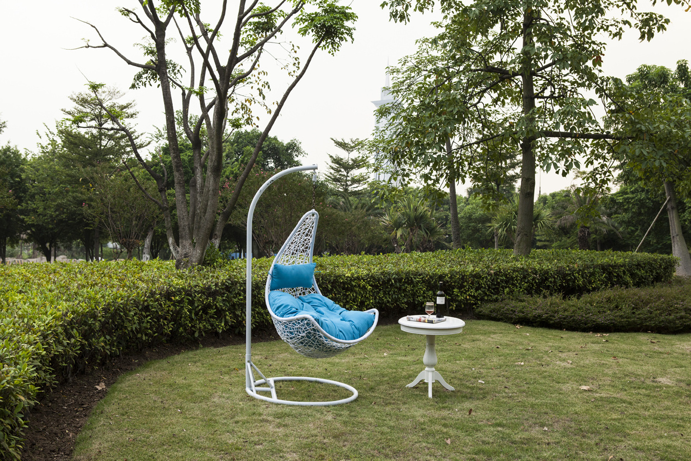 Moon- shaped Patio Hanging Chair Garden Wicker Egg Chair Outdoor Stackable Swing with Stand