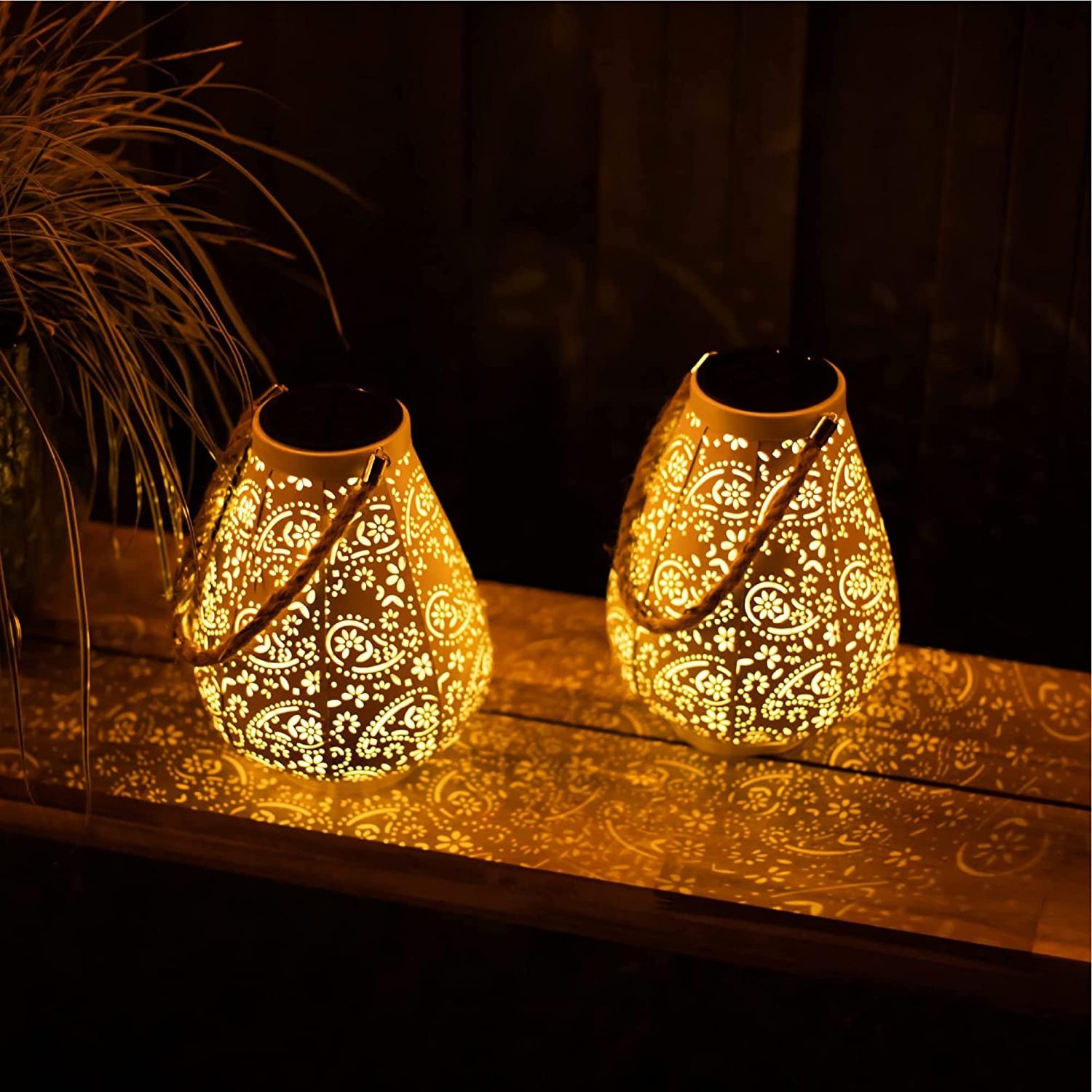 Solar white Lantern Light Waterproof Outdoor Hanging Lantern Solar Powered LED  Lights Decorative for Garden Patio desk party