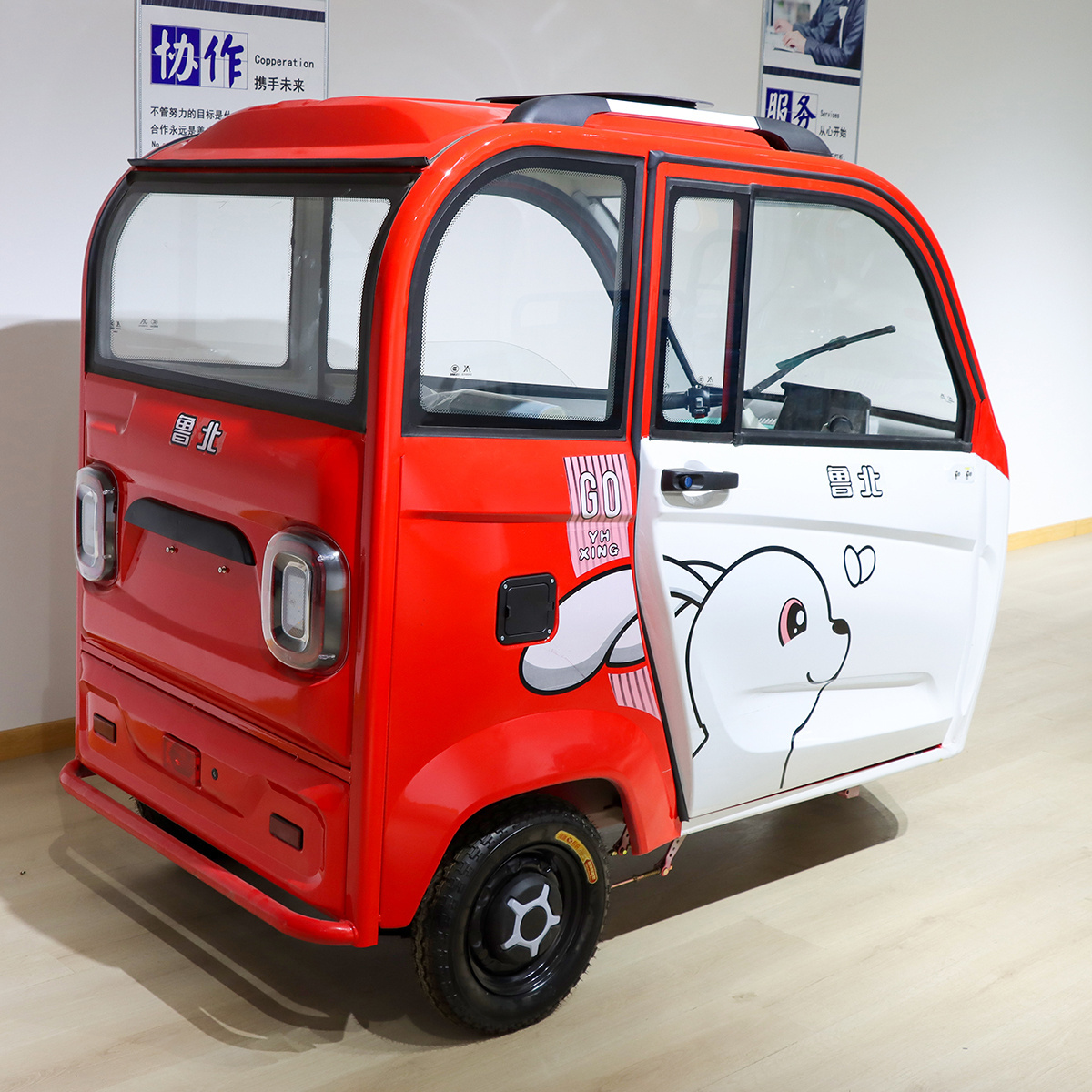 LUBEI Vehicle Manufacturer Customized 3 Wheel Enclosed Electric Scooter for Passenger 3 Seats Closed Electric Enclosed Tricycle