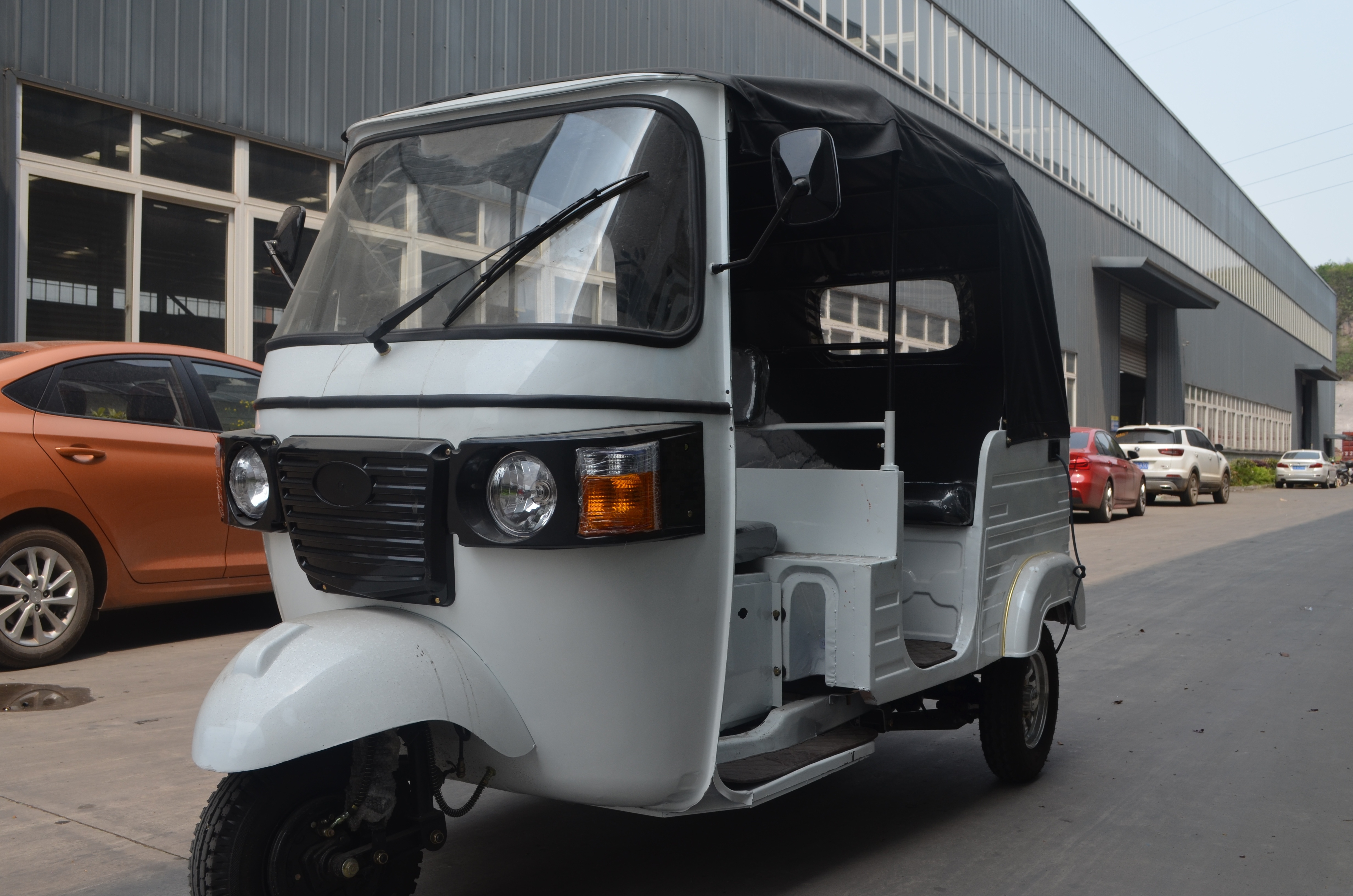 bajaj 3 passengers 2 row bajaj passenger tricycle/three wheel motorcycle for passenger