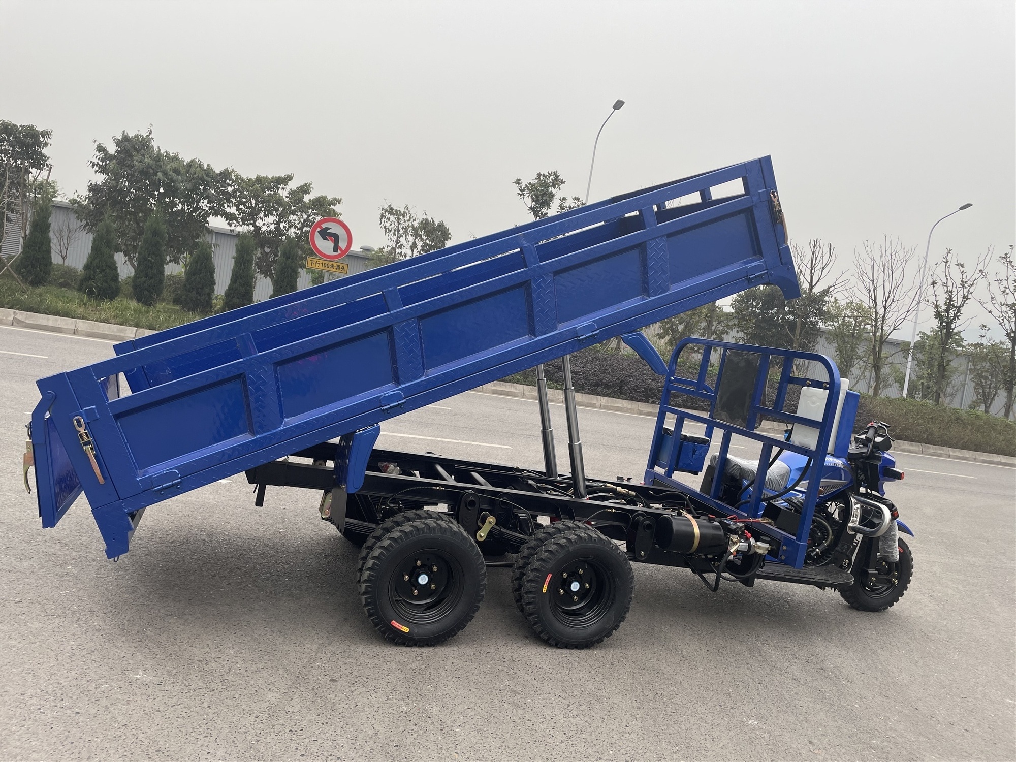 350CC 2 Axle 9 Wheel  Motorized Tipper Cargo Tricycle/350CC Double Rear Axle Nine  Wheel Motorcycle Dumper Cargo Tricycle