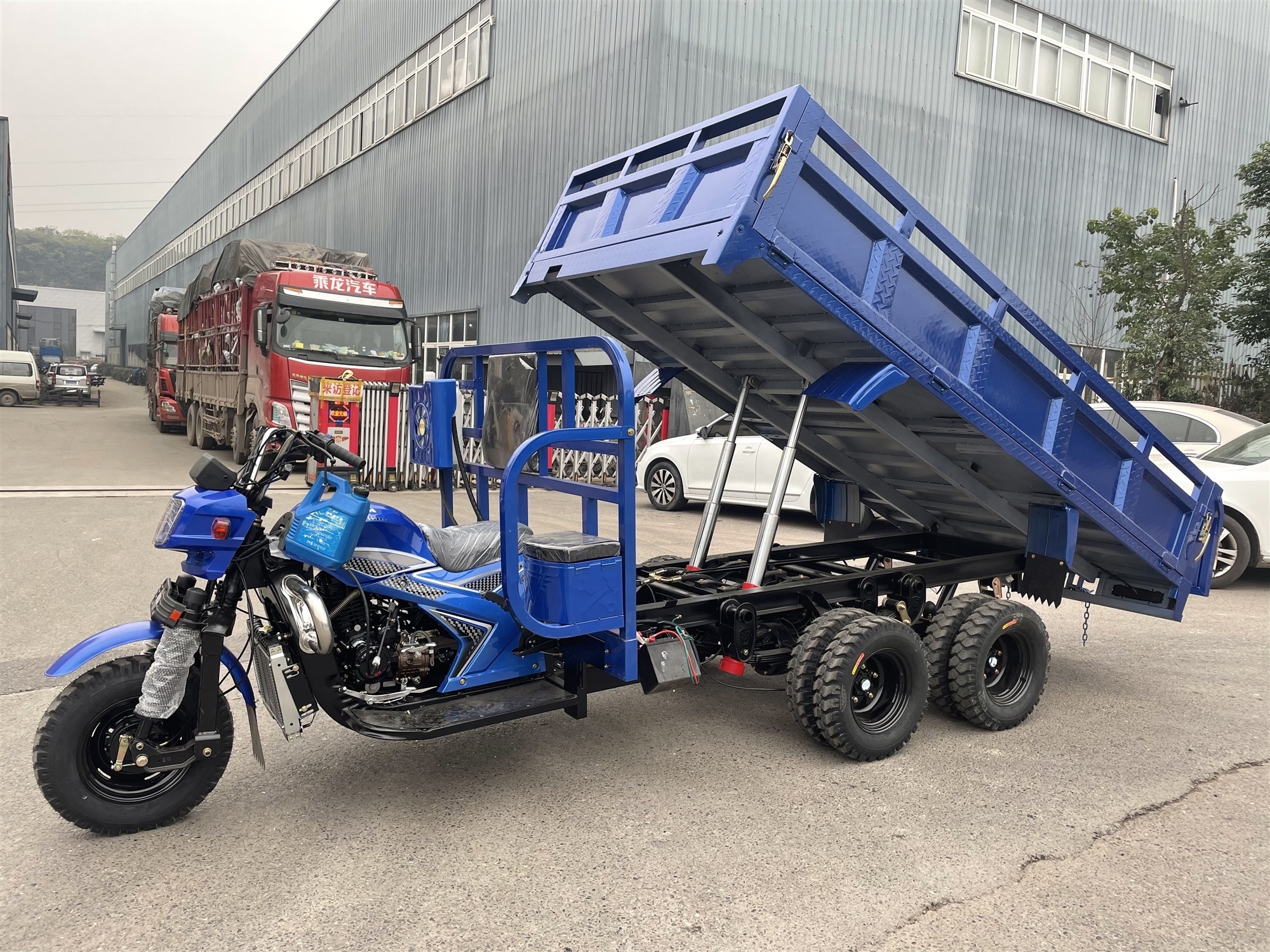 350CC 2 Axle 9 Wheel  Motorized Tipper Cargo Tricycle/350CC Double Rear Axle Nine  Wheel Motorcycle Dumper Cargo Tricycle