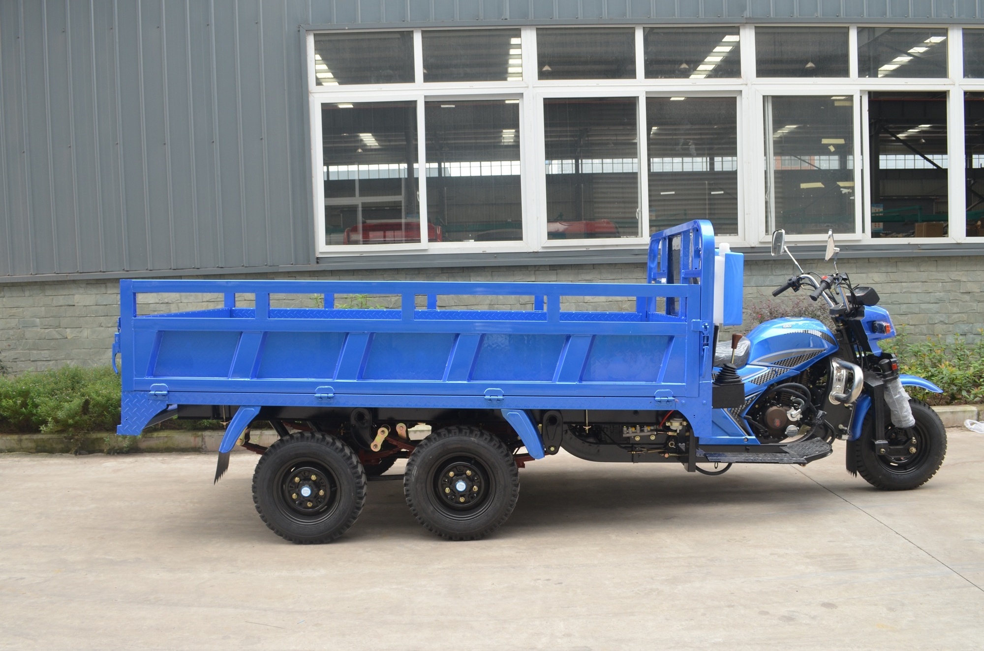 300CC Water Cooling Double Bridge Five Wheel Motorcycle Double Rear Axle Five Wheel Cargo Truck 4 Wheel Drive Tricycle