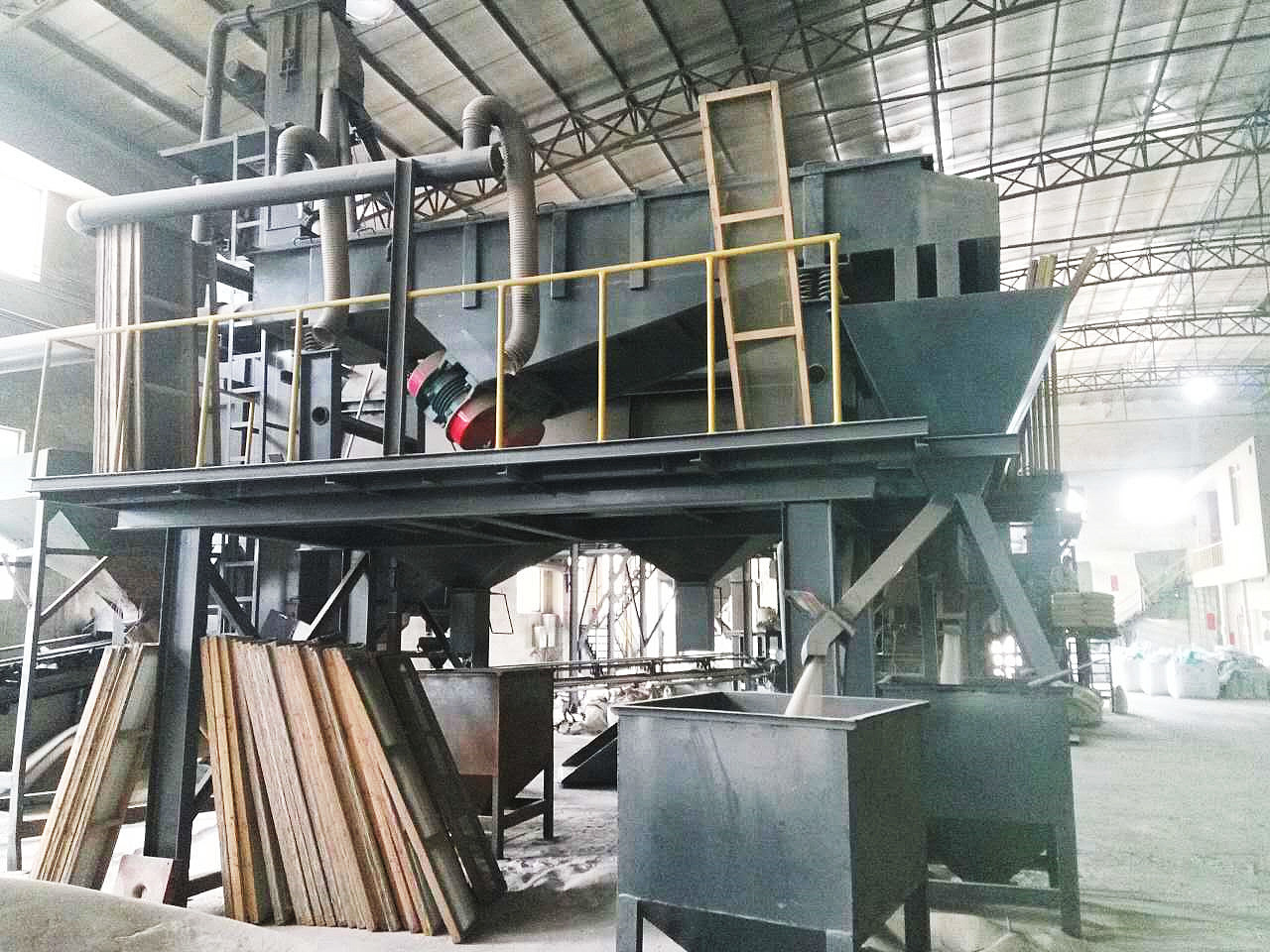 China Manufacturer industrial automatic linear vibrating sieve machine for charcoal screening