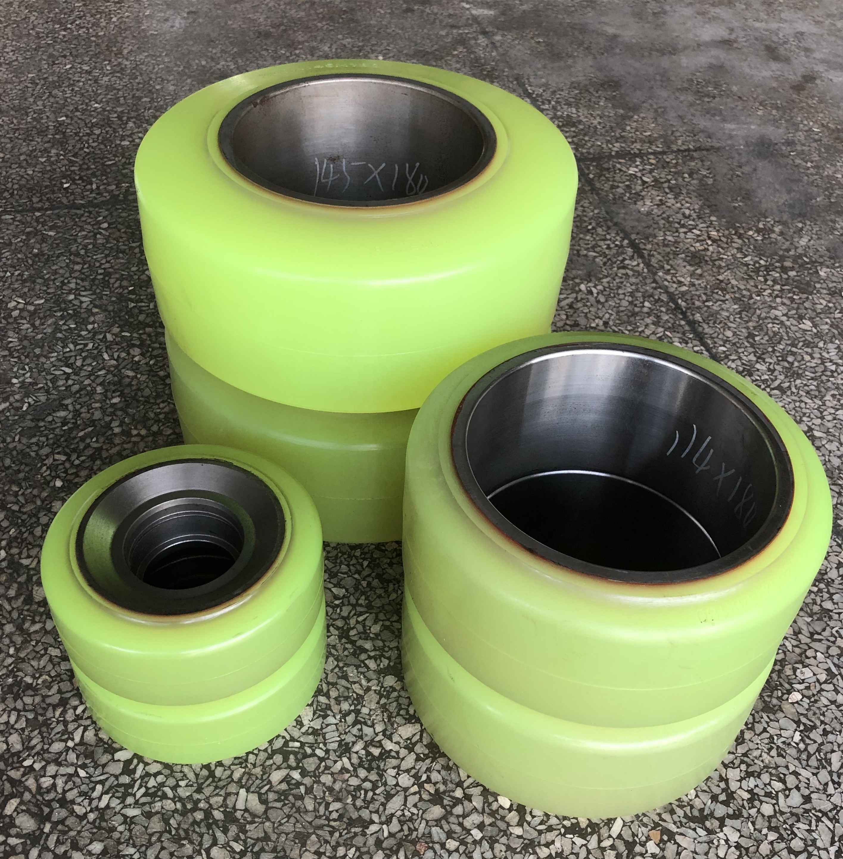 254x114x169 mm Clark Electric Forklift / Reach Truck Solid Poly urethane PU Steel Band Press- on Front load wheel Tire