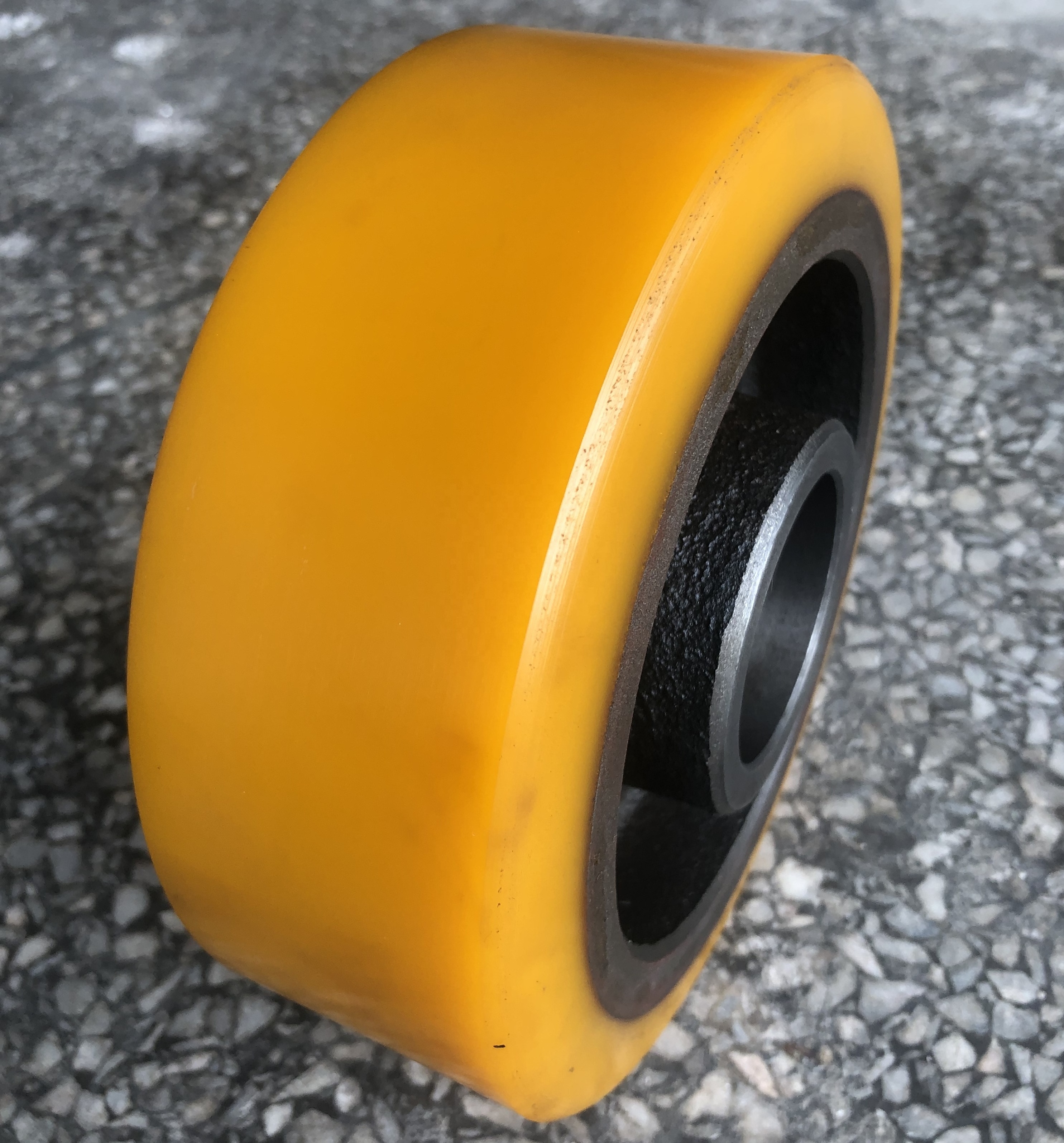 305x130/140x80 mm Durable Solid Polyurethane Press-on tire Drive Wheel used on Yale  Forklift Part No. 580026058