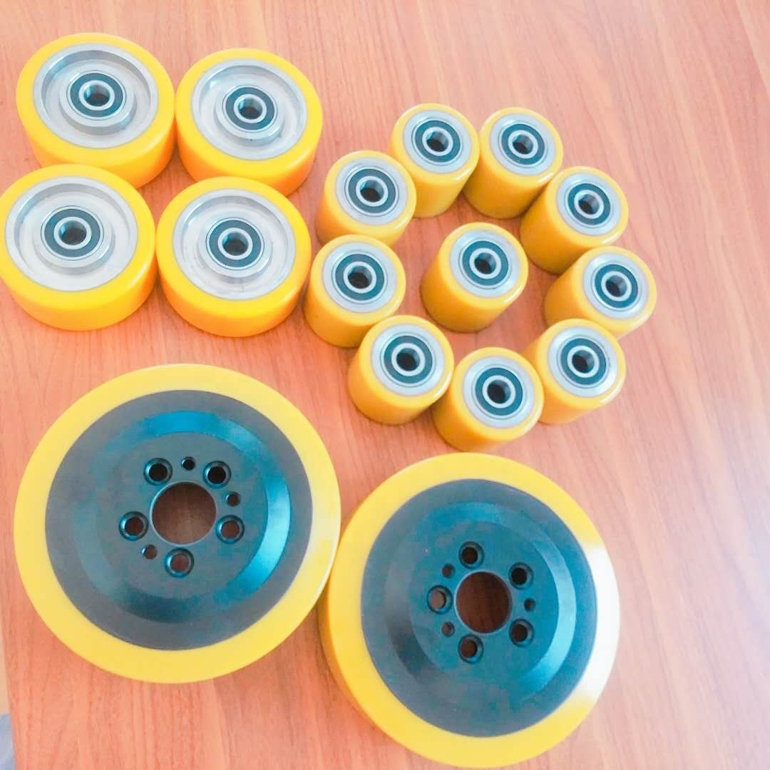 230x70/82-45 mm Linde Forklift Part No. 0009903819 Long Service Life  Durable Polyurethane Drive wheel