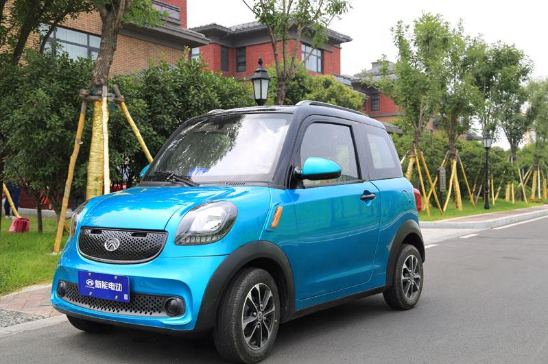 HOT SALE 2 or 4 Seater Chinese mini Electric Car Antique Classic mini car for adult Resource