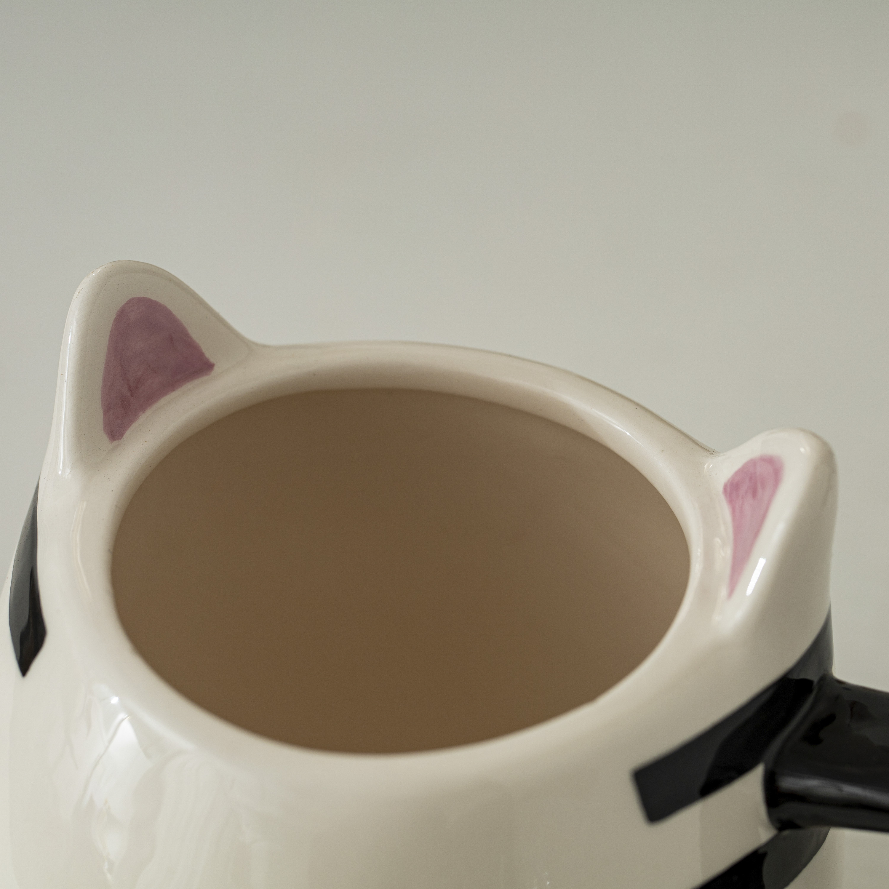 Promotional gift ceramic dolomite coffee mug custom logo 3D mug cartoon  cat shape mug