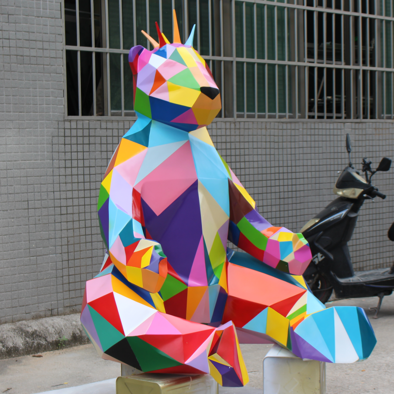 New Arrival Art Metal Resin Sculpture Fiberglass Geometric Painted Bear Statue for Outdoor Decoration