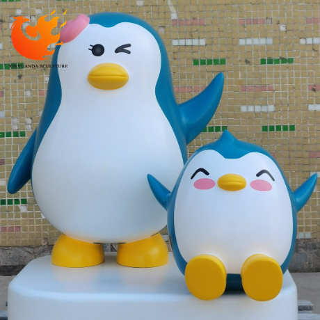 Factory Custom Cute Resin Statue Fiberglass Penguin Sculpture for Indoor Decoration