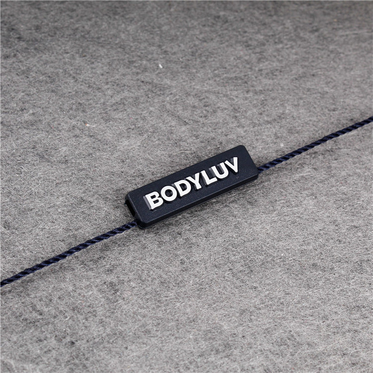 Custom Fashion Free Design Pvc Plastic Paper Garment clothing tag string fabric Hangtag String With Own Logo Clothing Hangtag