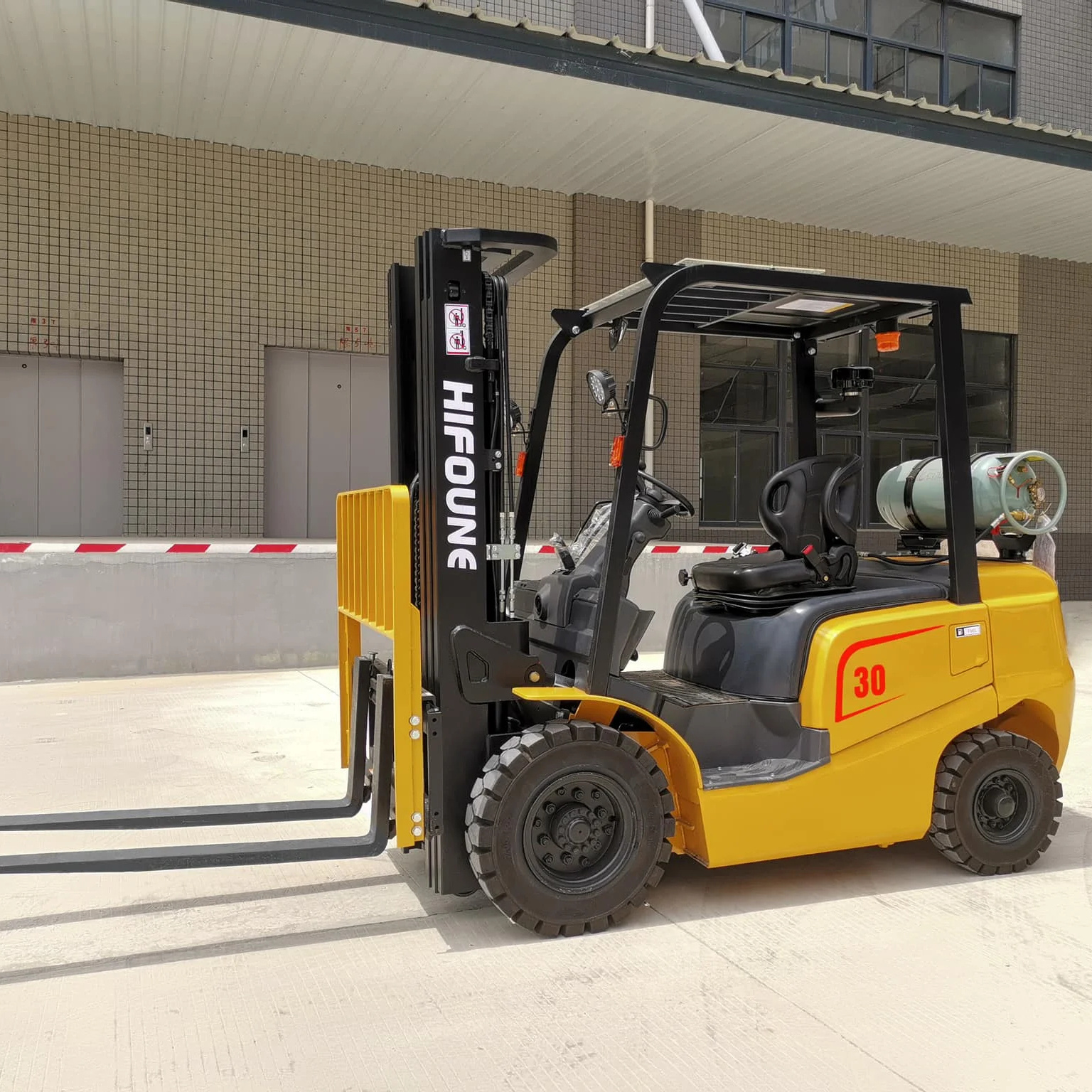 China MANUFACTURER Gas propane MONTACARGA 2t 2.5t 3t 3.5t 4t japanese engine lpg forklift FOR SALE