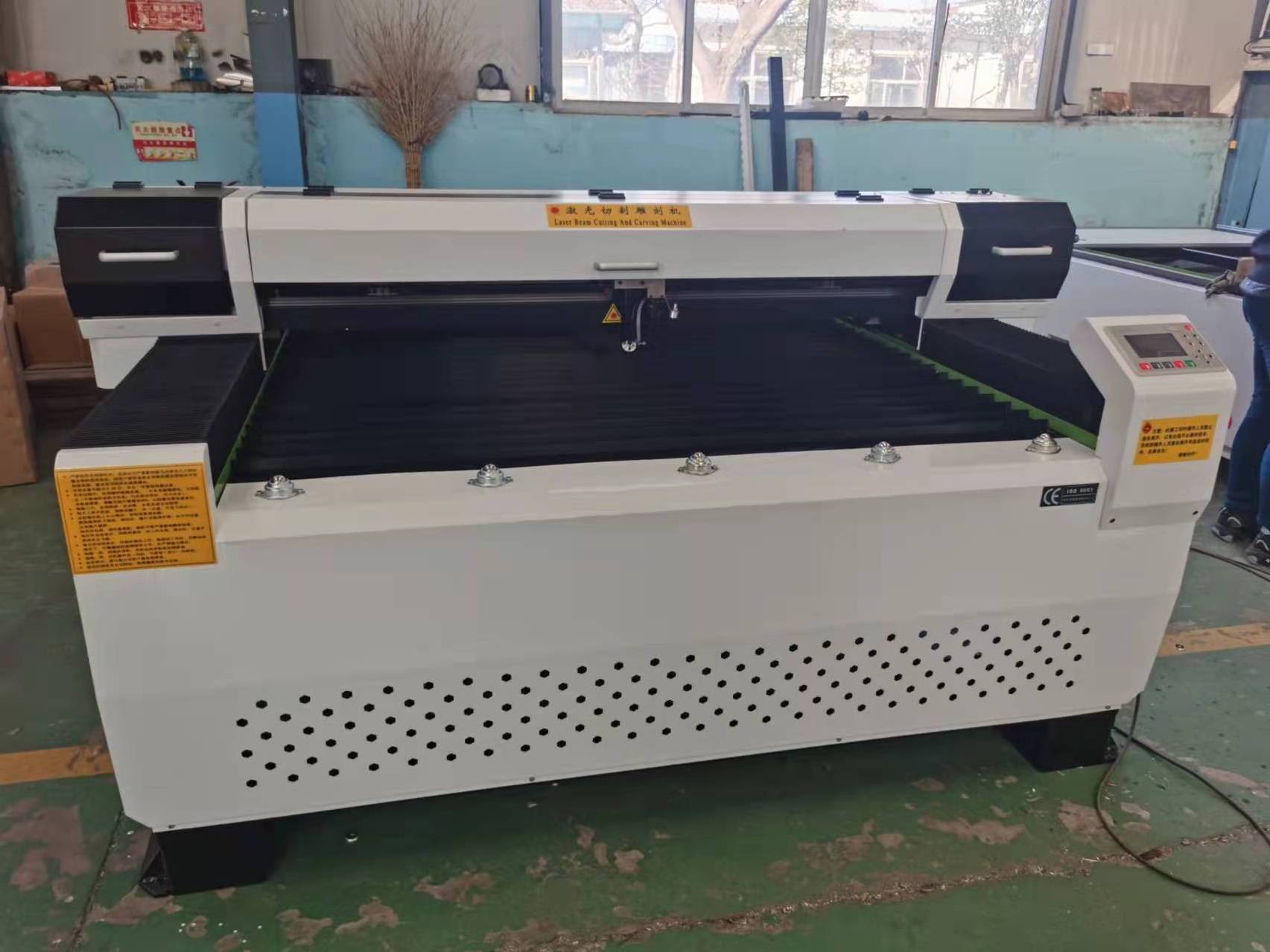 Adopt imported linear rail good price large laser cutter for cardboard 1325 laser cutting machine