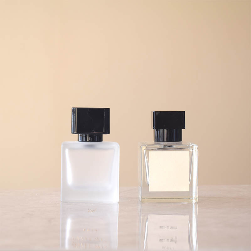 Wholesale glass perfume bottle thick Square 100ml Luxury Perfume Spray Bottle unisex Empty perfume bottle