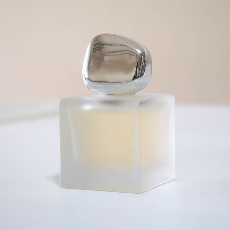 Wholesale glass perfume bottle thick Square 100ml Luxury Perfume Spray Bottle unisex Empty perfume bottle