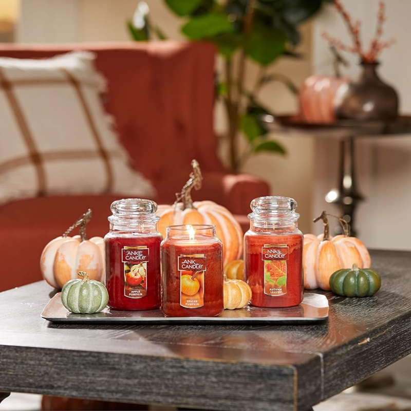 Hot sale Yankee style glass jar scented candles, can be customized in different sizes, candle colors and scents