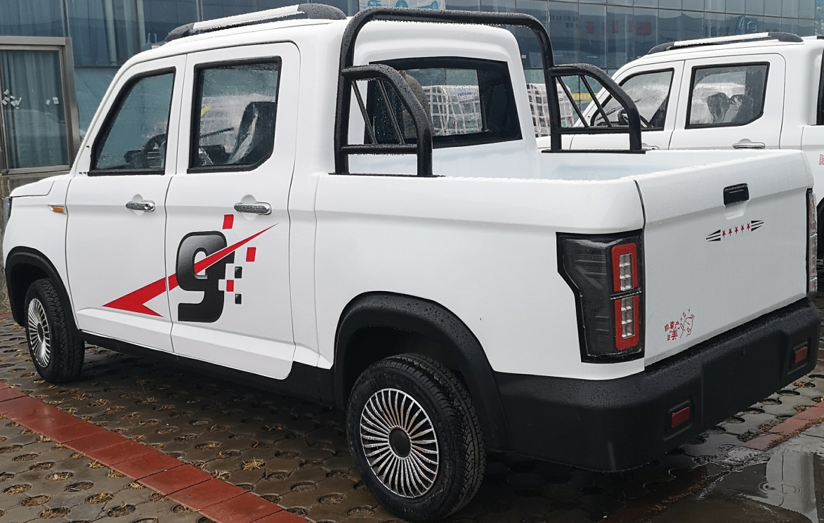 2021 Made In China Cheap Price Good Quality Mini Electric Pickup Truck For Sale Adult four-door electric pickup truck