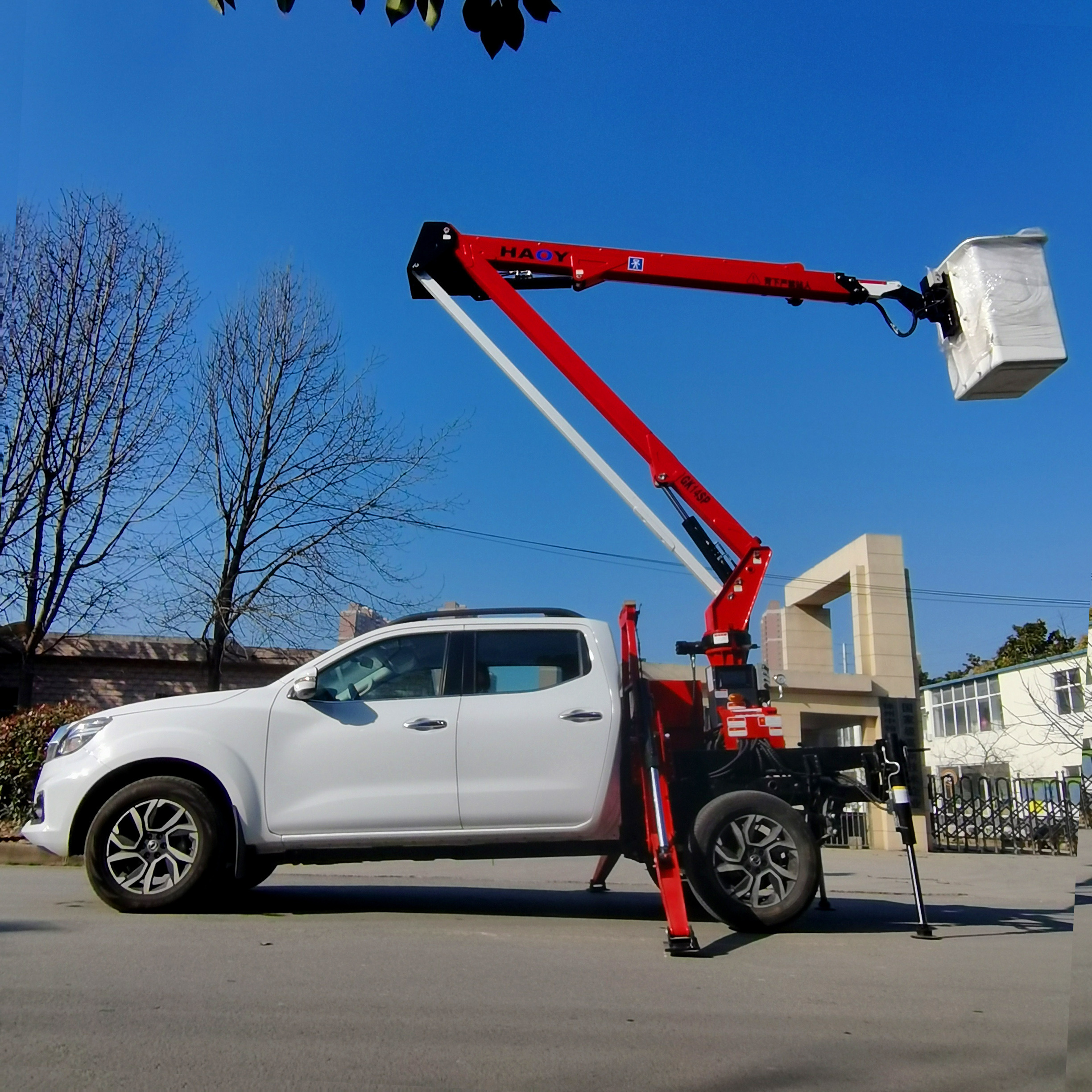 12m high altitude operation truck Bucket lift truck aerial platform truck for sale