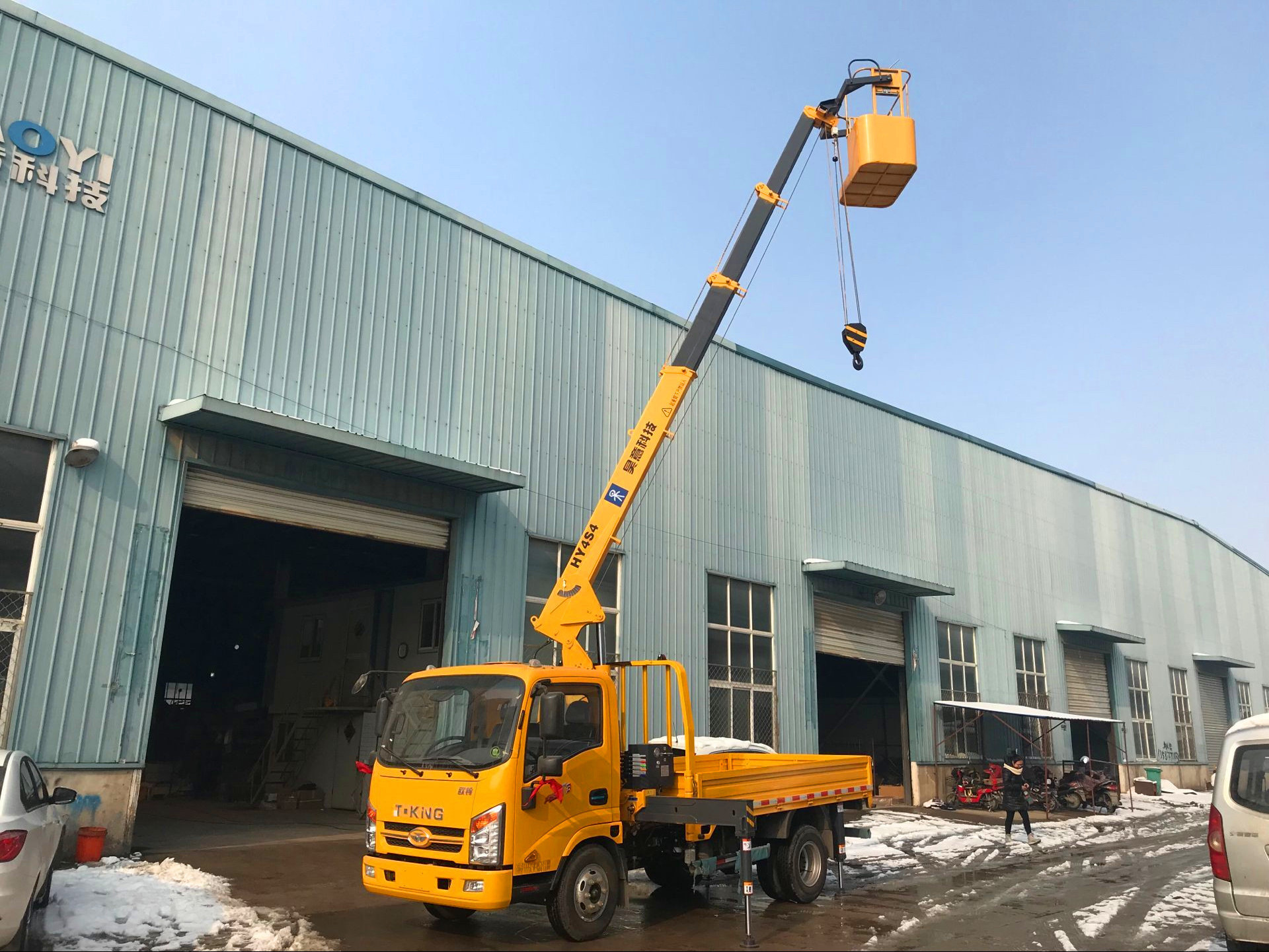 4t Telescopic Boom Self Loader Truck Mounted Crane with High Tangjun