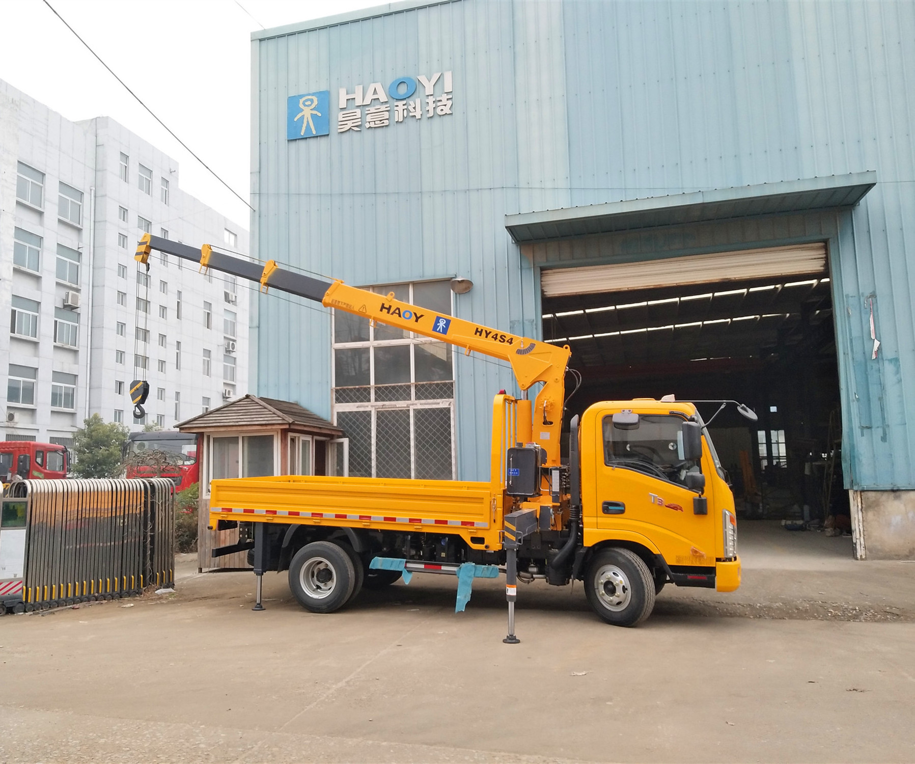 China HAOY With Remote Control Wireless Joy Stick 4 Tons Construction Electric For Light New Truck Crane