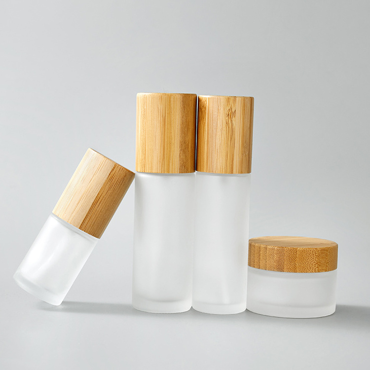 Wholesale 100ml Cosmetic Alcohol Bottles Bamboo Collar Frosted Glass Body Spray Bottles with Bamboo Pump Spray