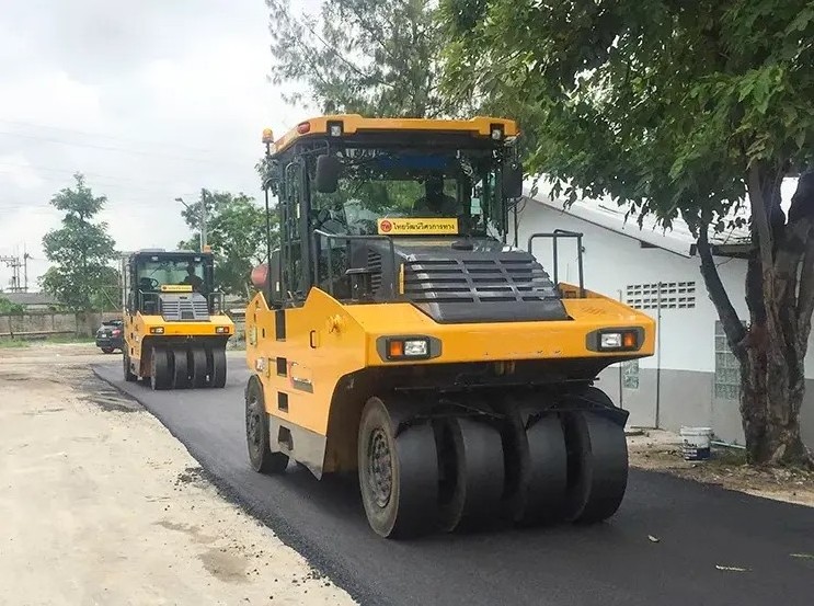 Factory XP203 20 Ton Road Rubber Pneumatic Tire Vibratory Compactor Roller for Sale